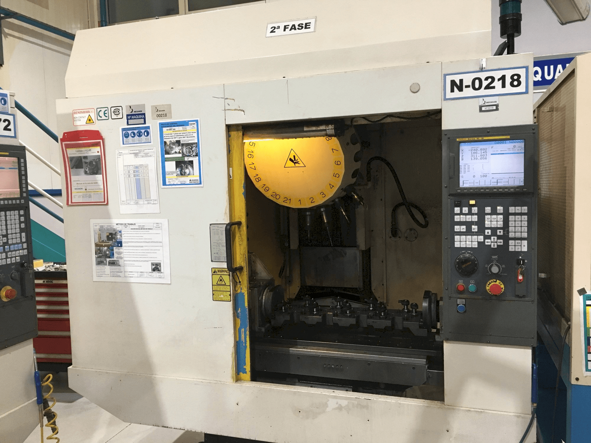 Widok z przodu maszyny FANUC Robodrill alfa-T-21iDL