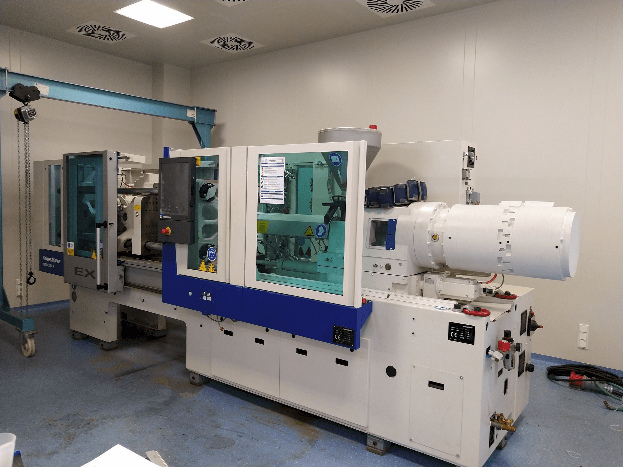 Widok z przodu maszyny Krauss Maffei 80-380 EX