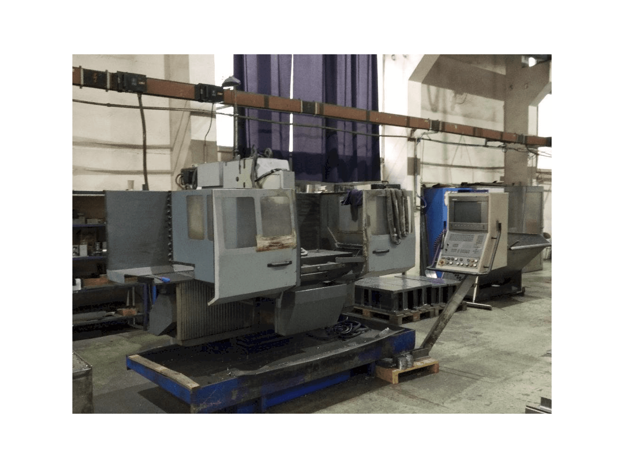 Widok z przodu maszyny TOS FGS 50 CNC-B