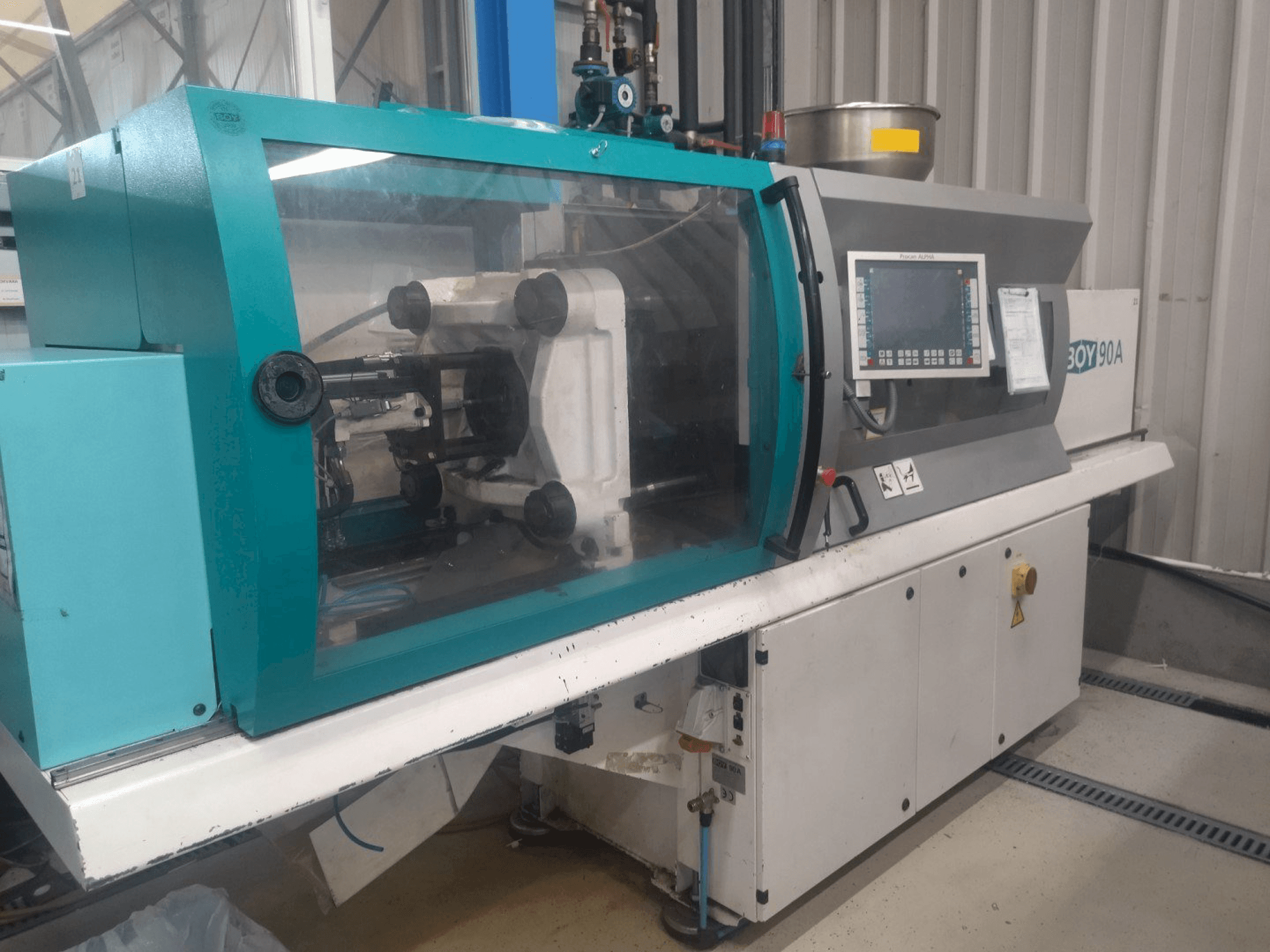 Widok z przodu maszyny BOY 90A