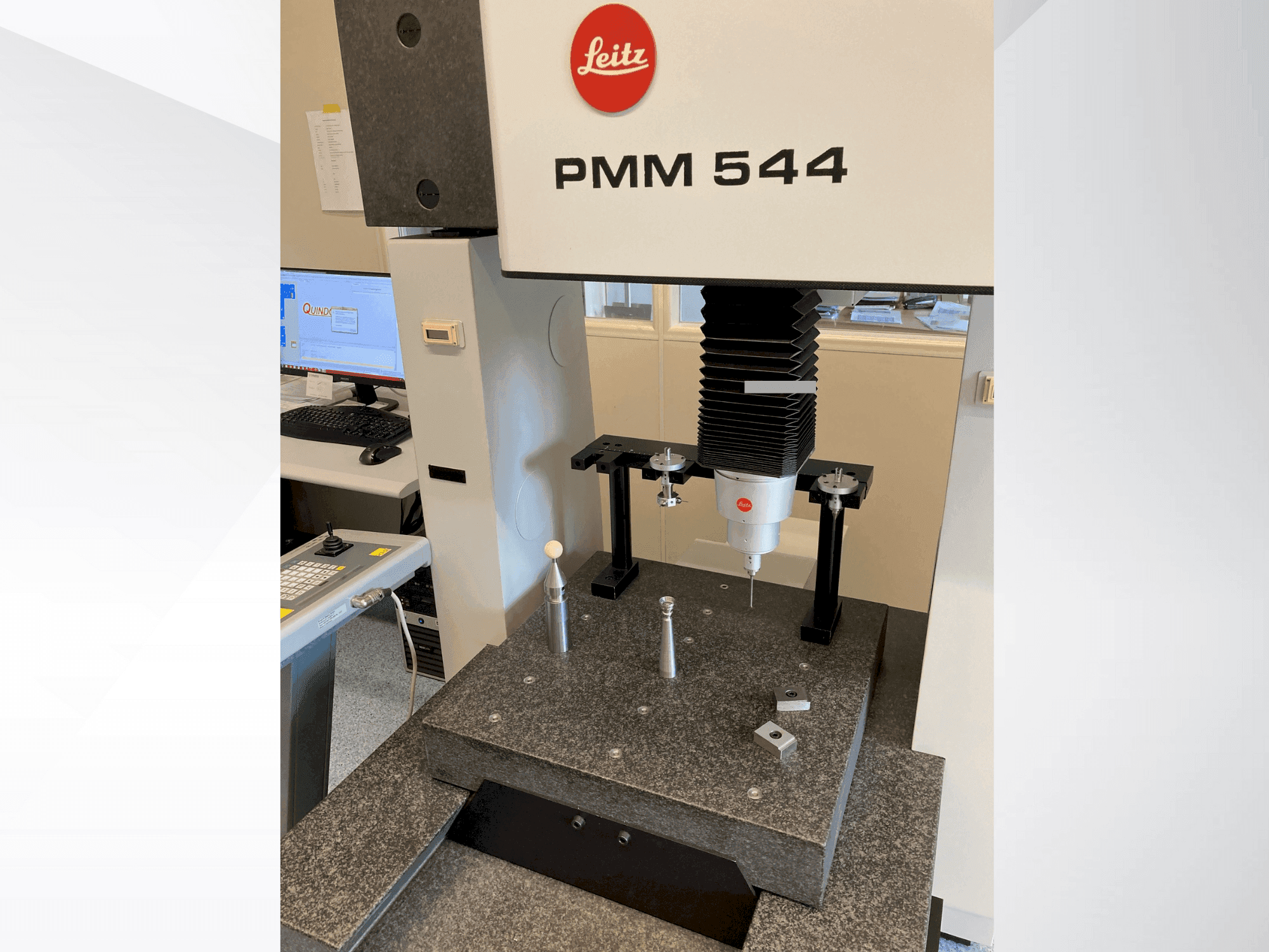 Widok z przodu maszyny LEITZ PMM 544