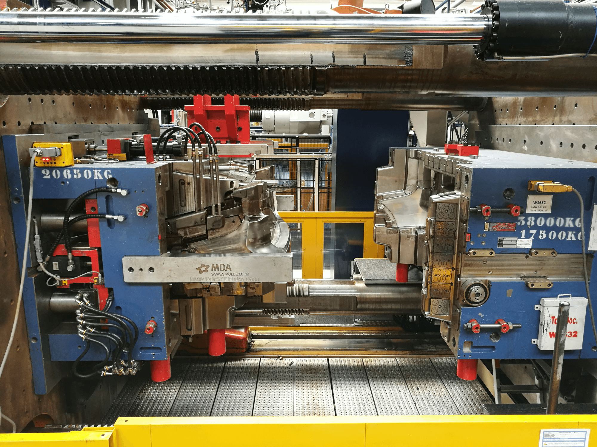 Widok z przodu maszyny Husky E 3650 RS 170/155