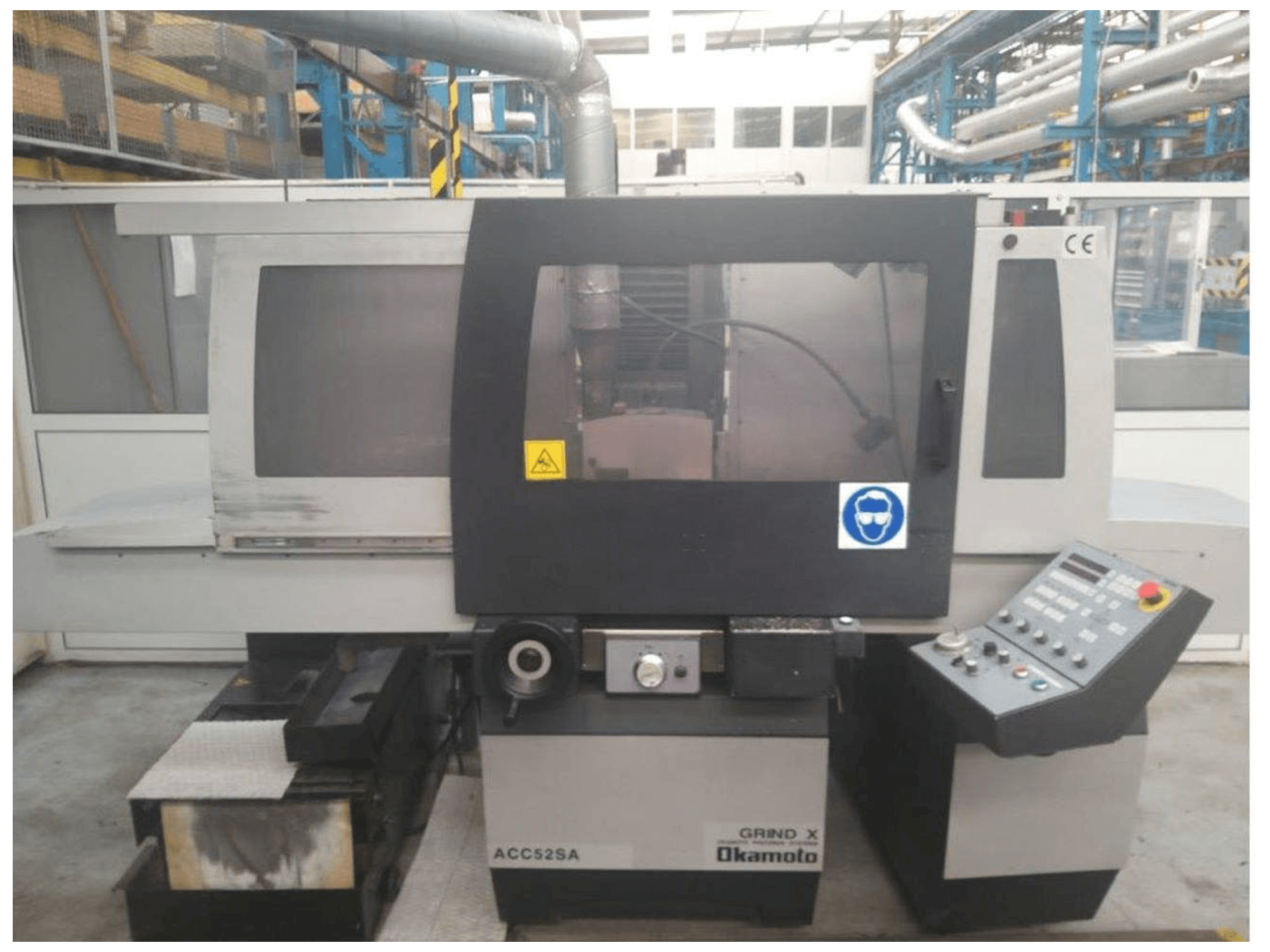 Widok z przodu maszyny OKAMOTO ACC 52SA