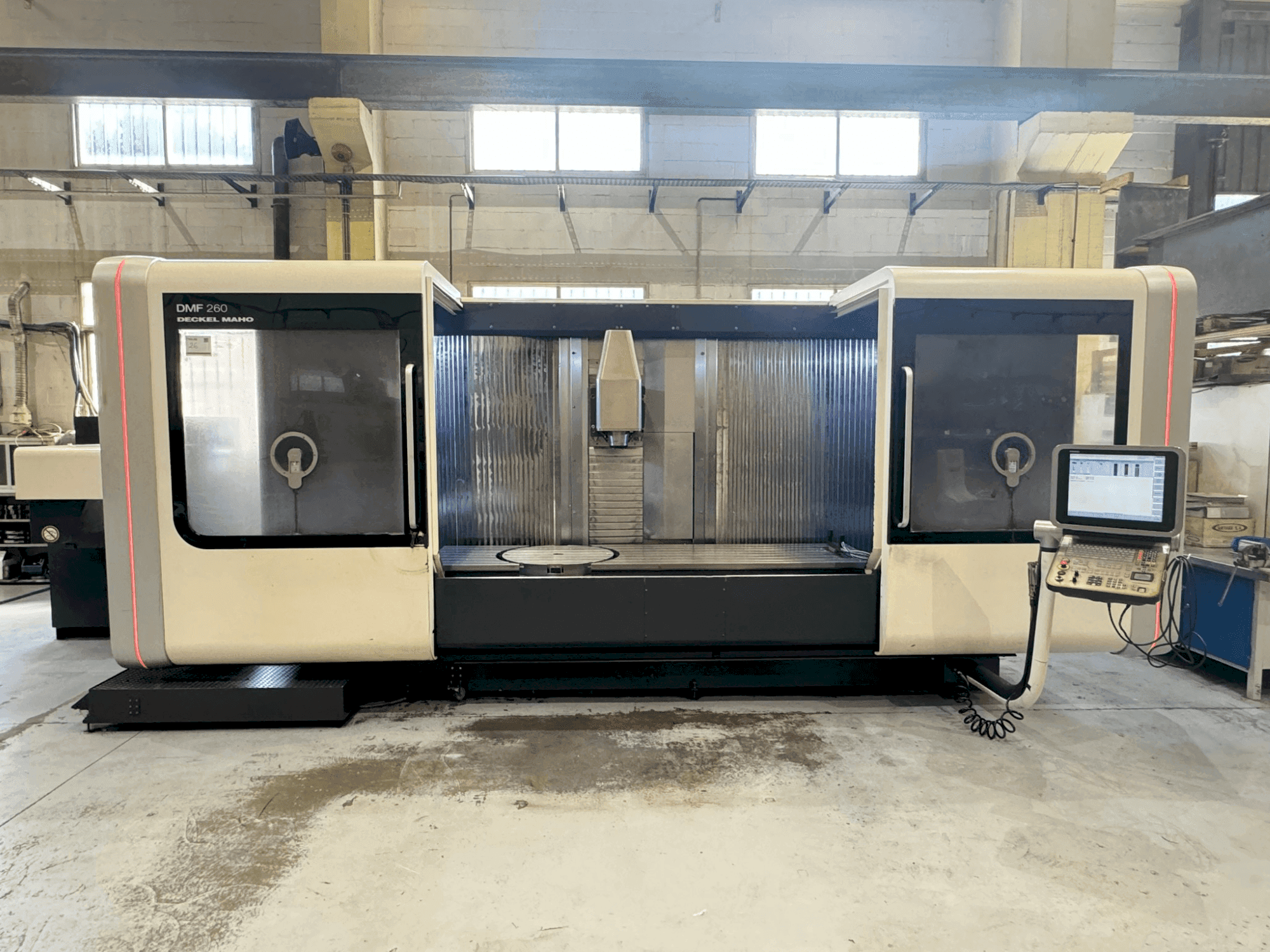Widok z przodu maszyny DMG MORI DMF 260/7