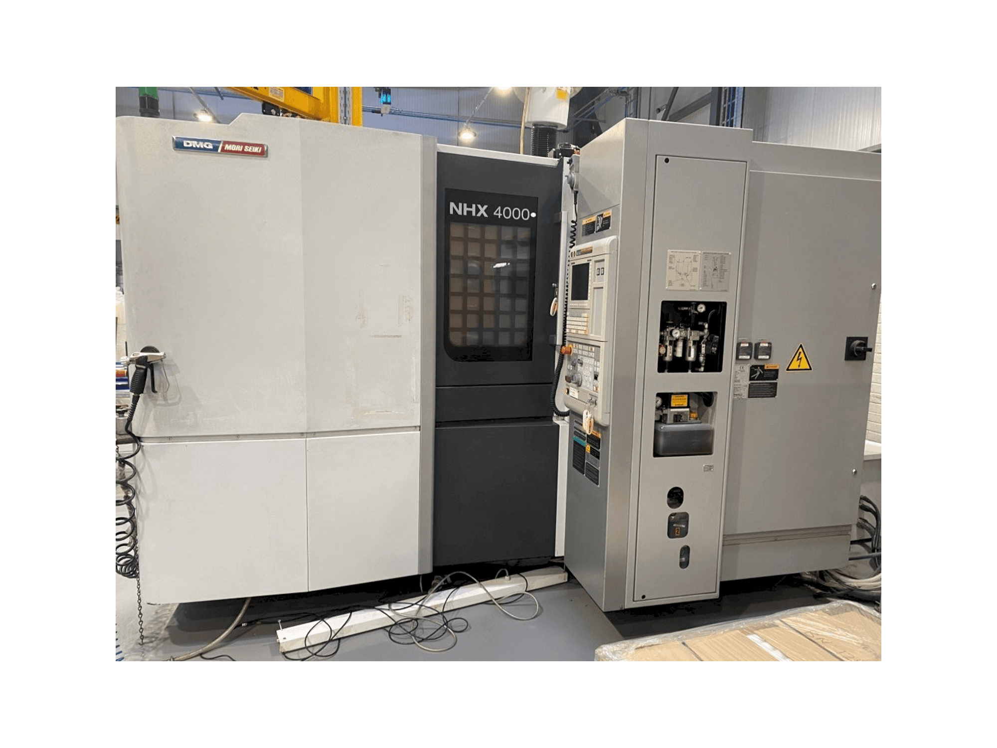 Widok z przodu maszyny DMG Mori Seiki NHX4000
