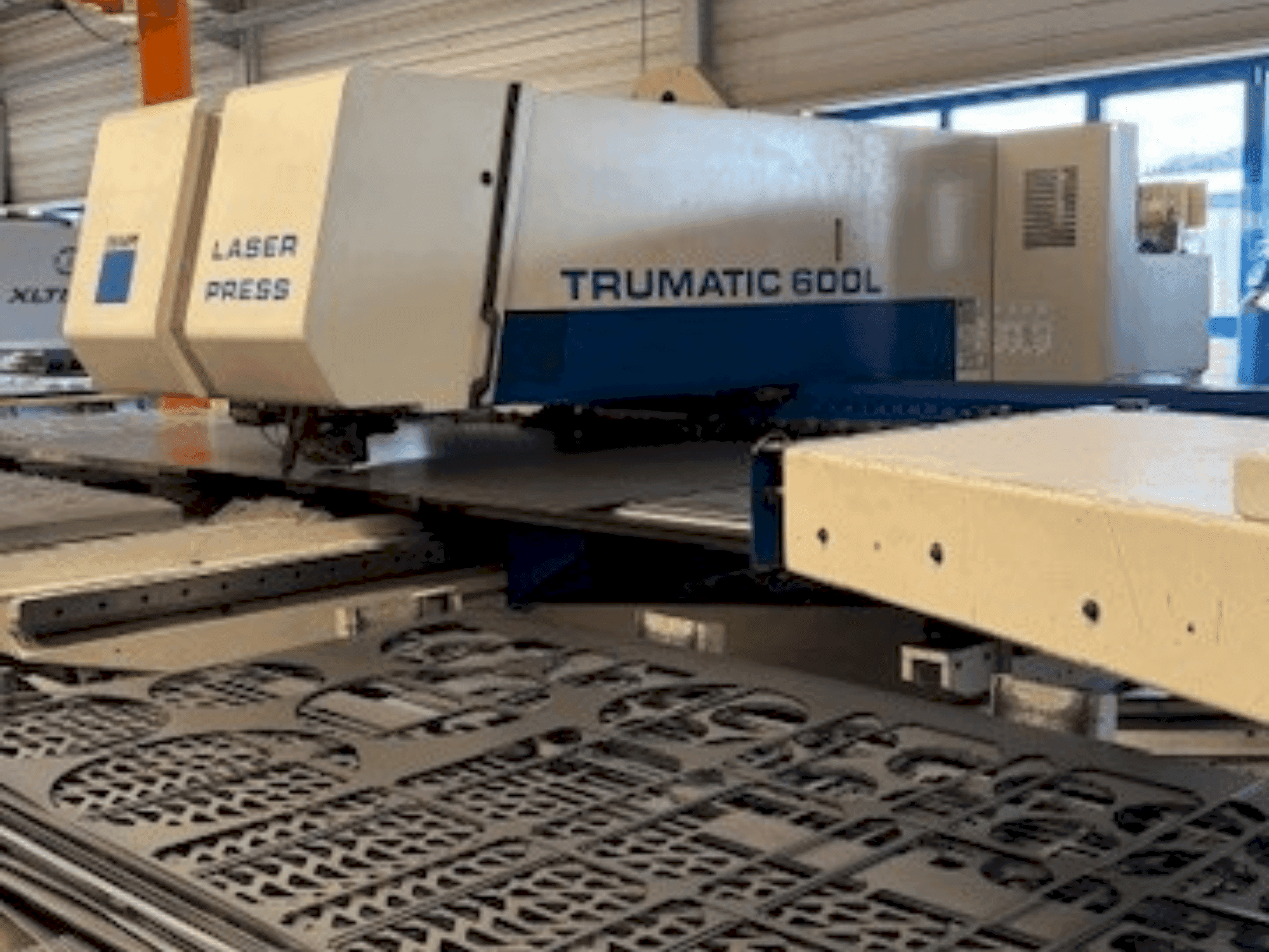 Widok z przodu maszyny TRUMPF Trumatic 600L