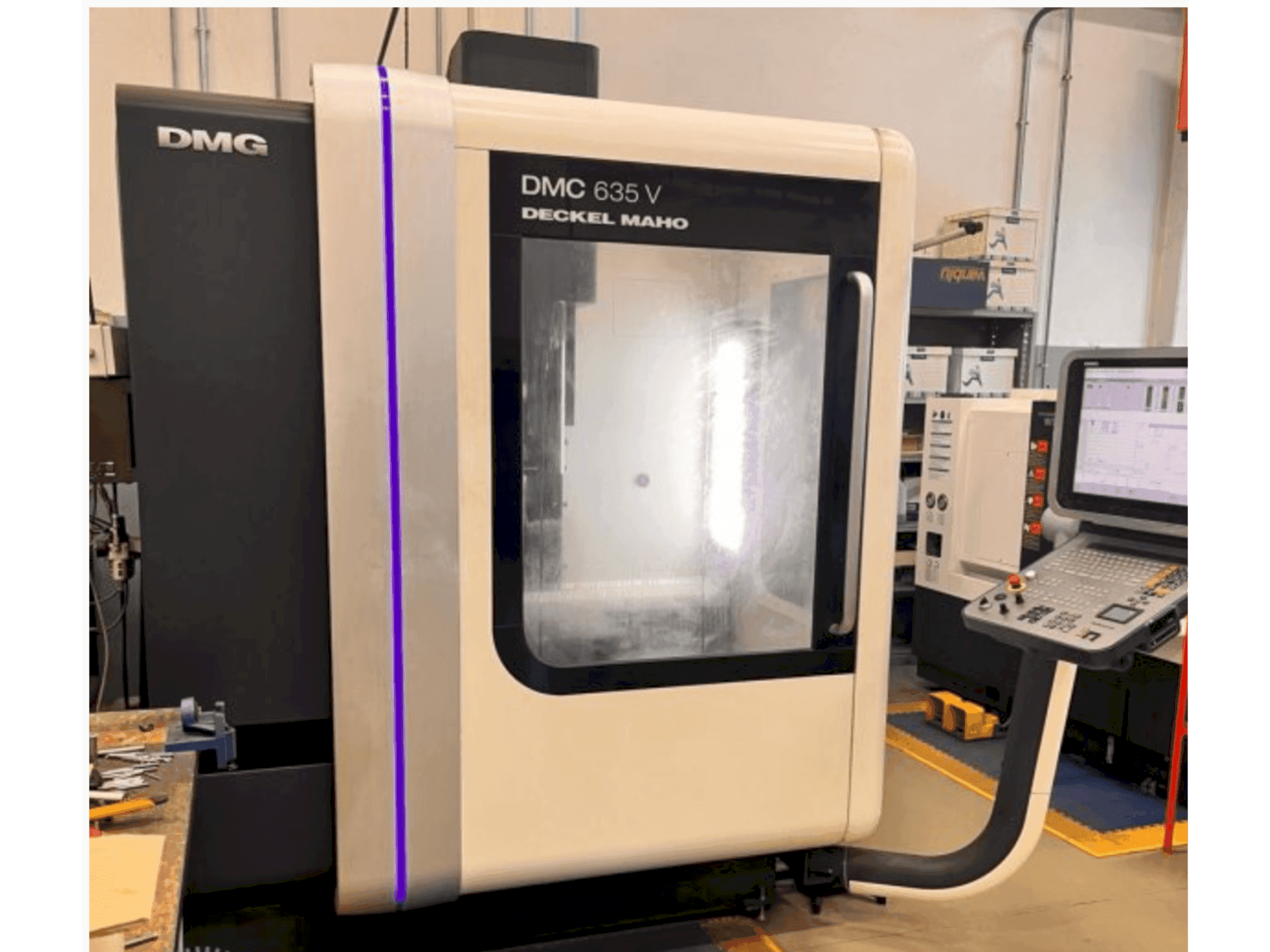 Widok z przodu maszyny DMG DECKEL MAHO DMC 635 V