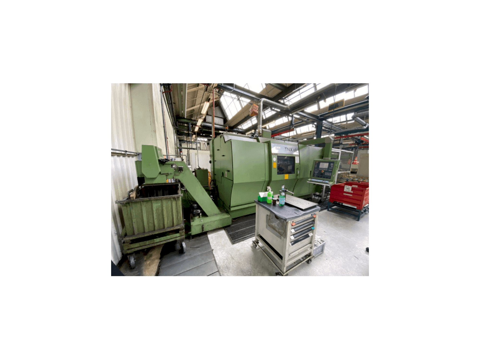 Widok z przodu maszyny TRAUB TNX 65