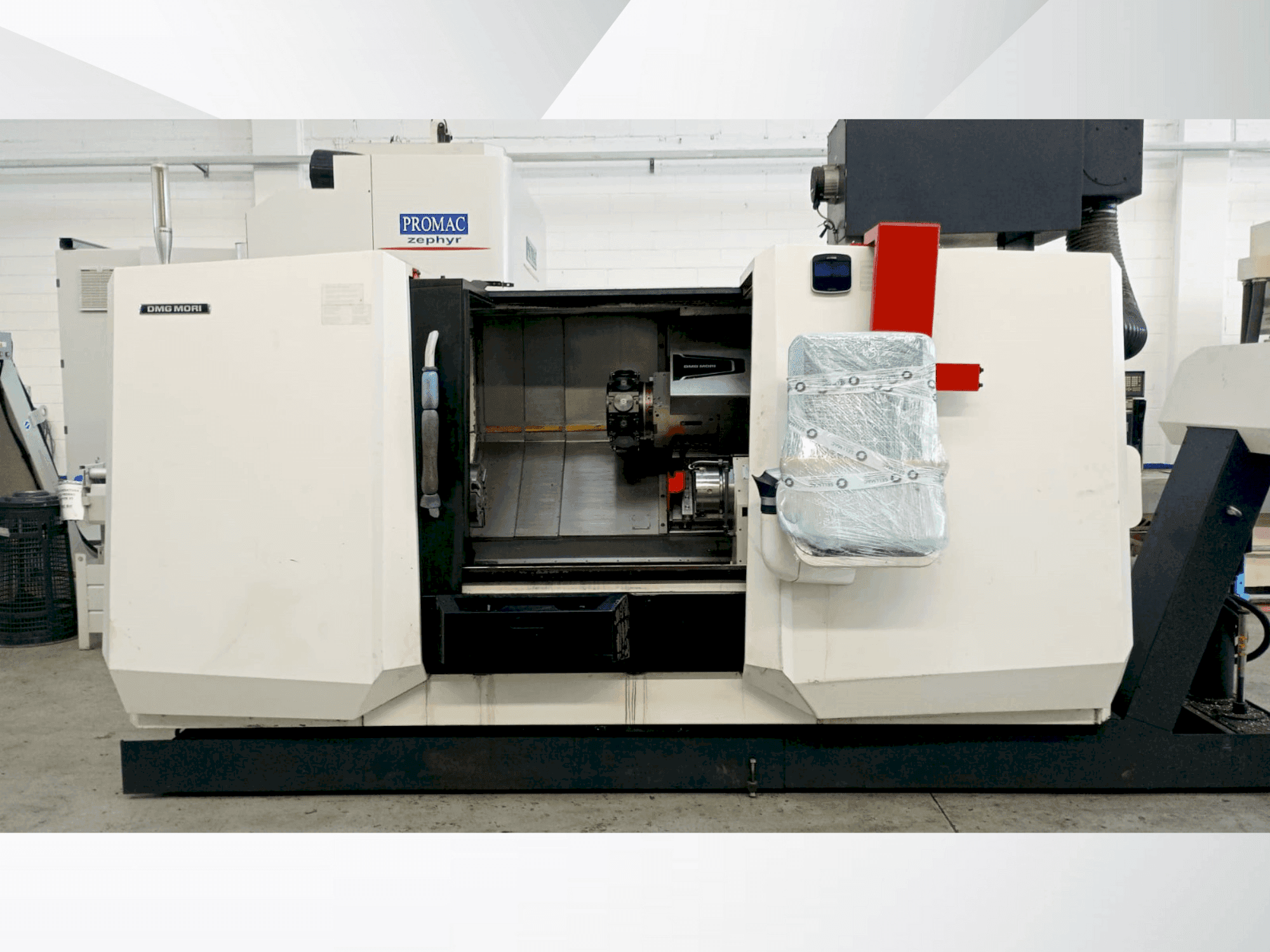 Widok z przodu maszyny DMG MORI CLX 550