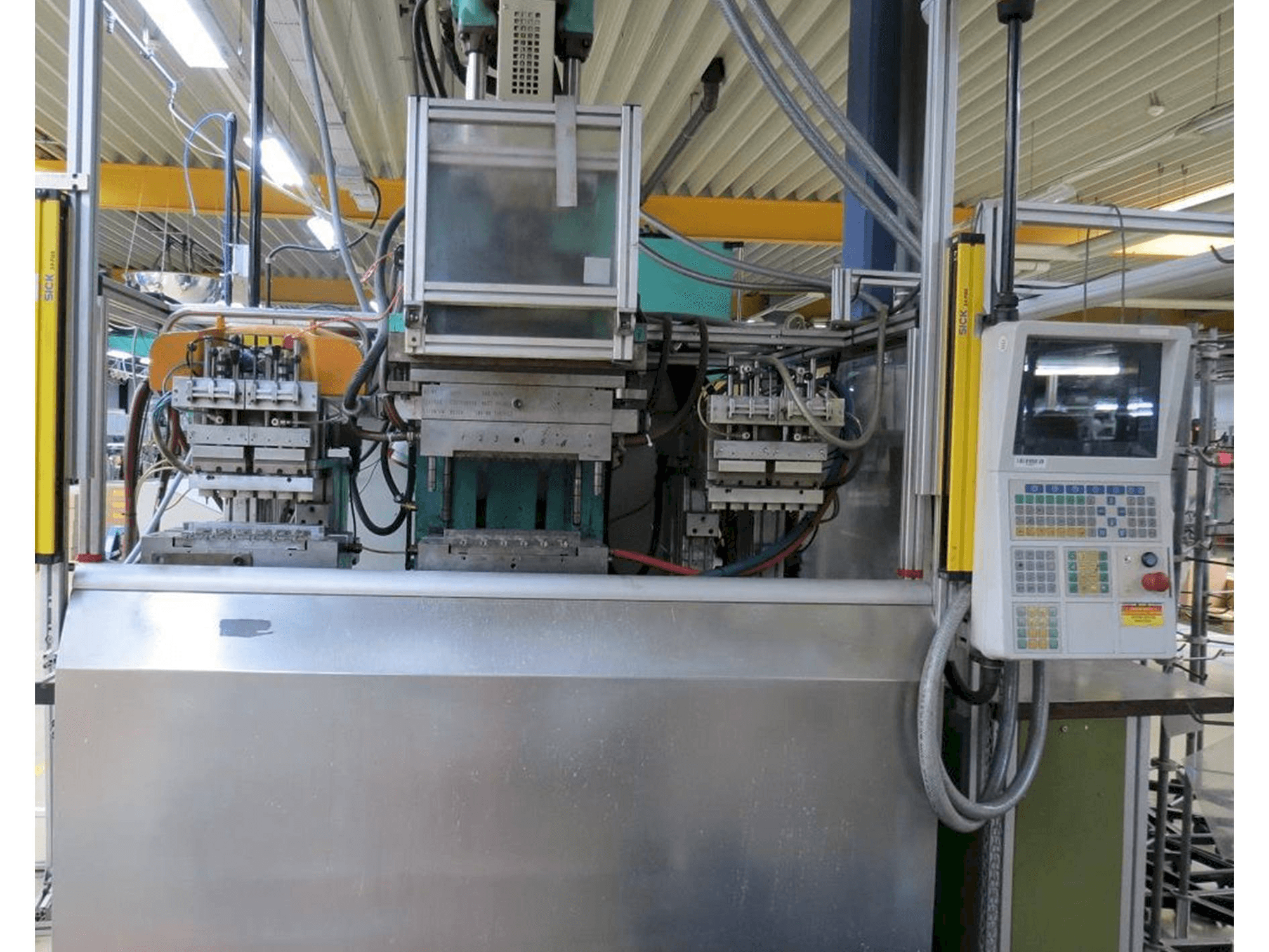 Widok z przodu maszyny Arburg Allrounder CENTEX 270 C 400-100