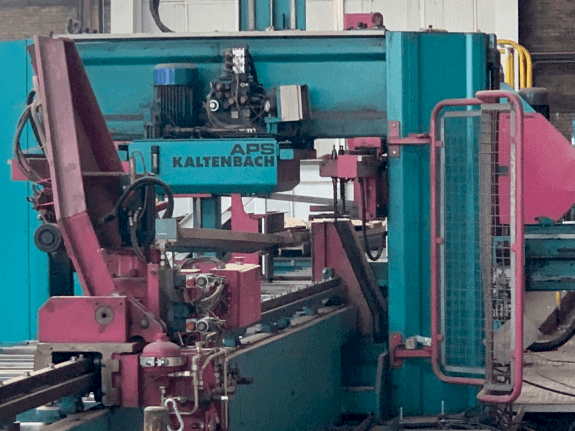 Widok z przodu maszyny KALTENBACH KBS 851 DGNC