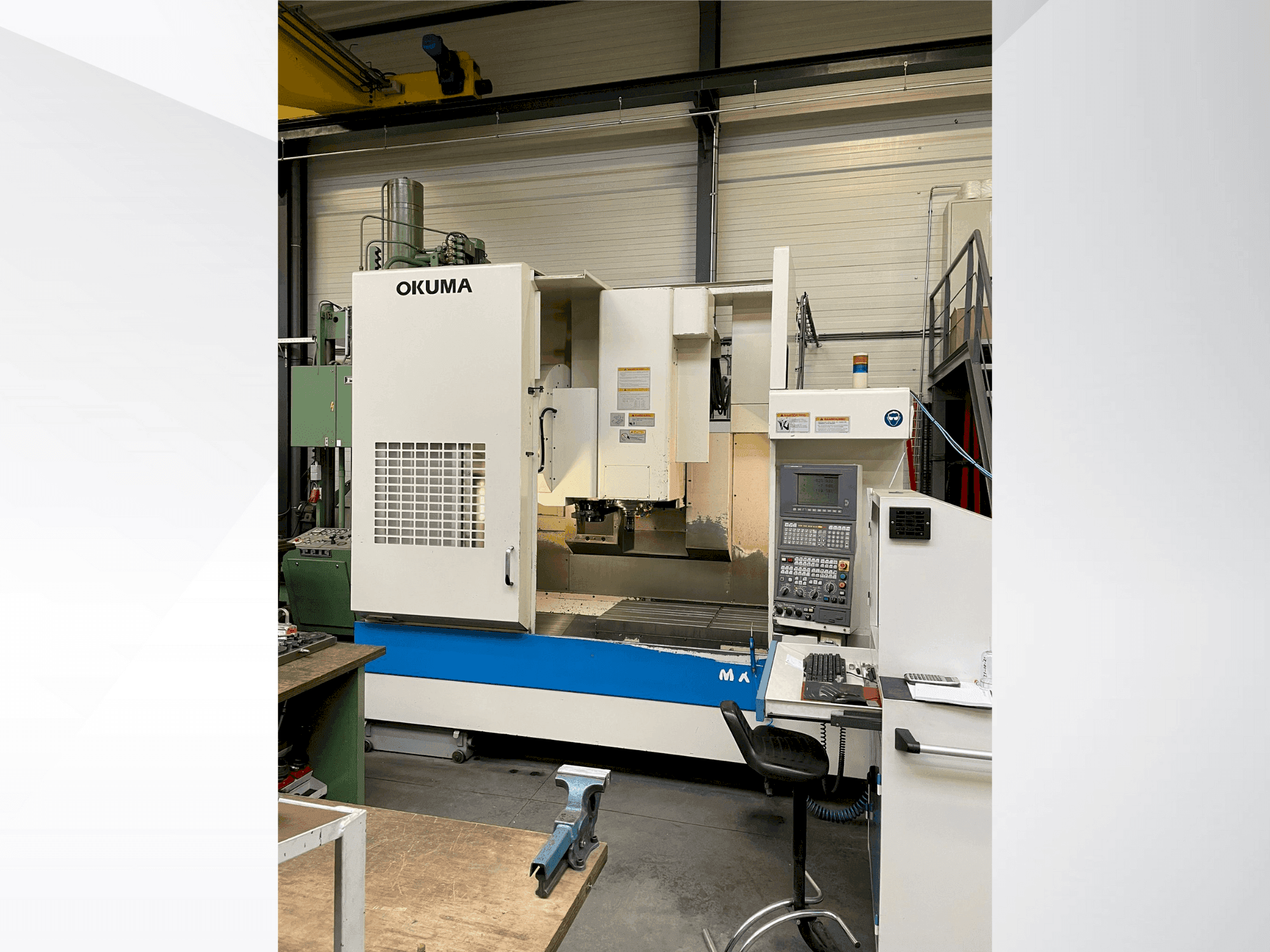 Widok z przodu maszyny Okuma MX-55VB