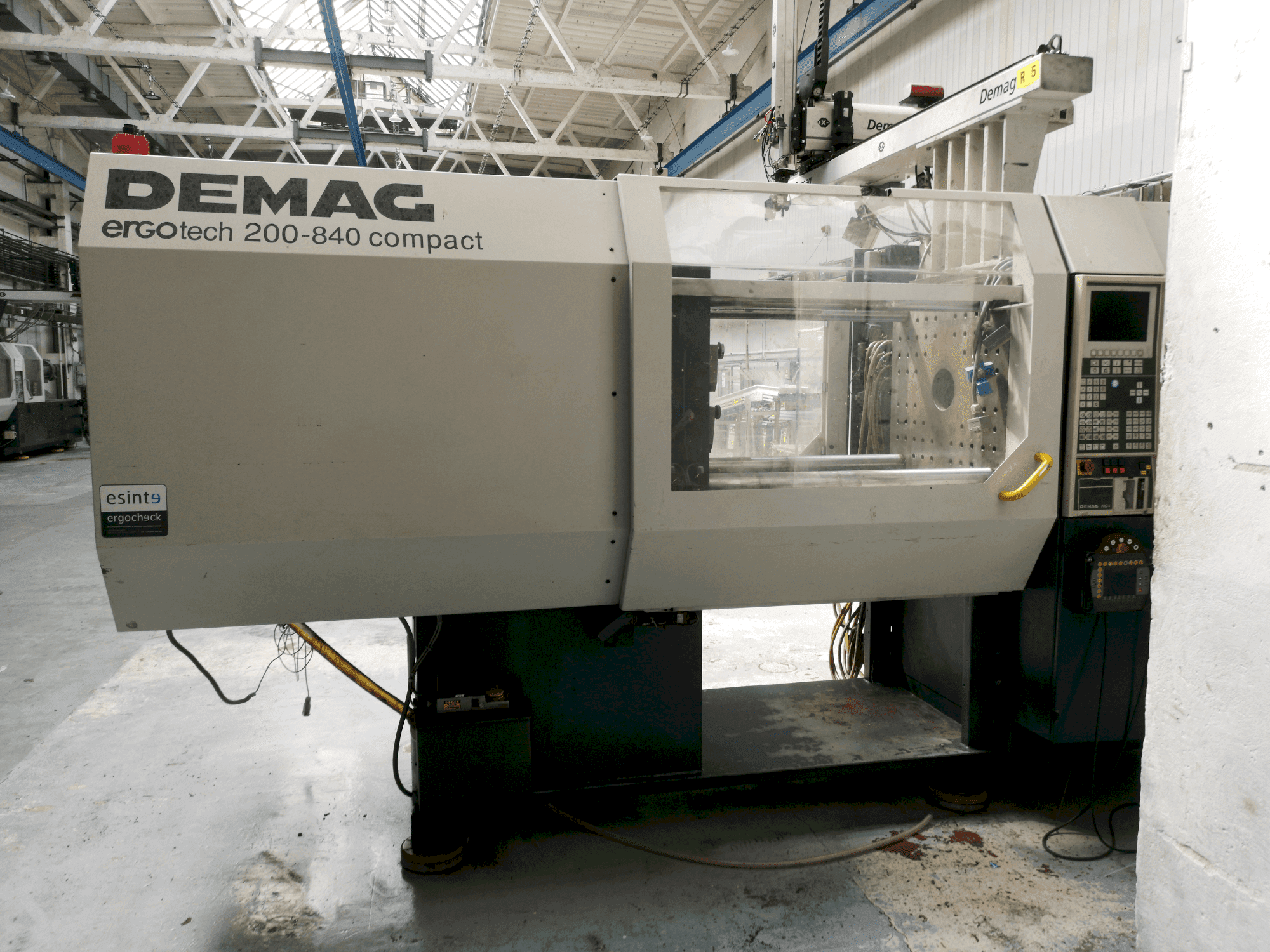 Widok z przodu maszyny DEMAG Ergotech 200-840 Compact