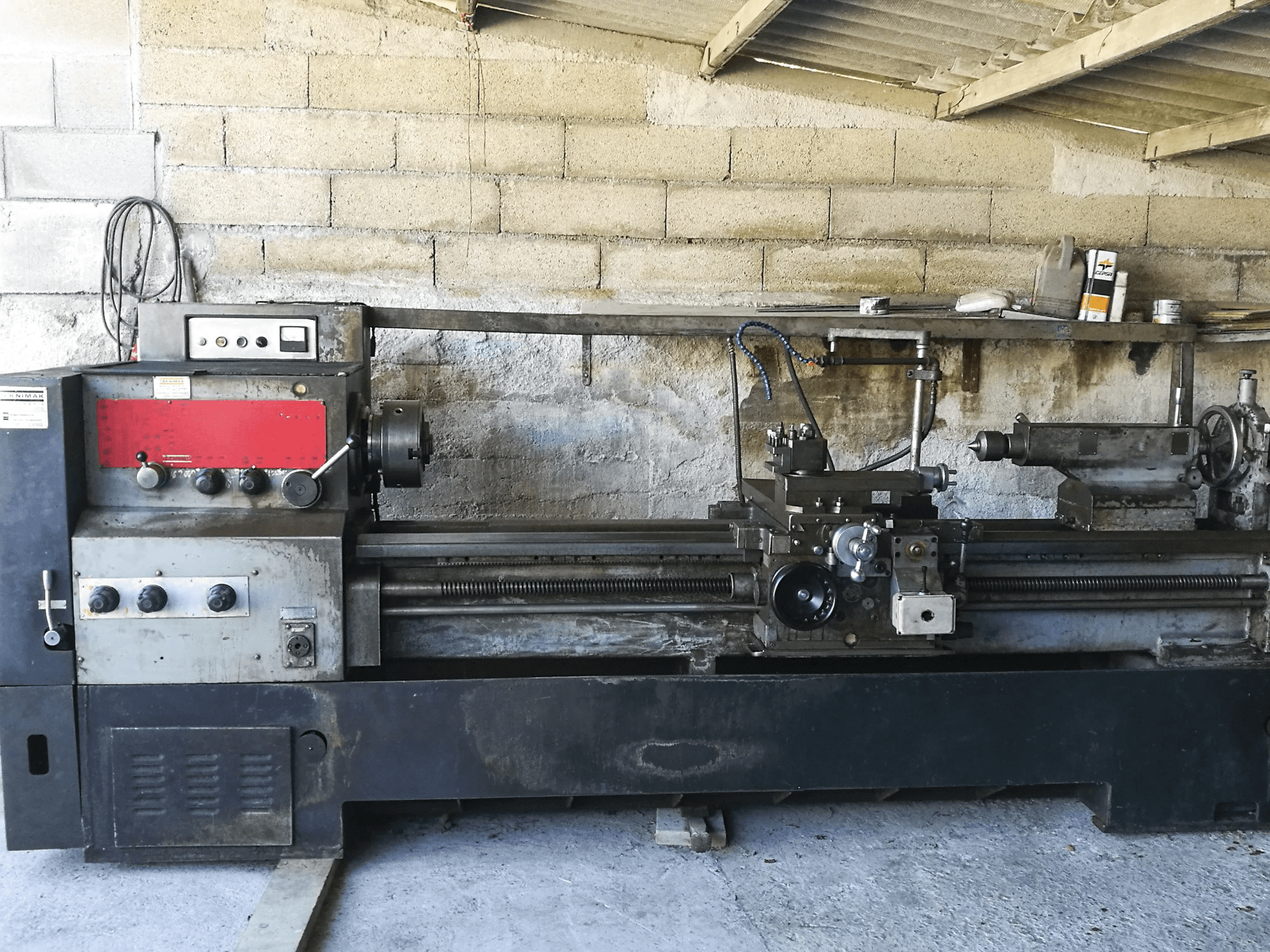 Widok z przodu 1 maszyny TEKNIMAK MK 6047