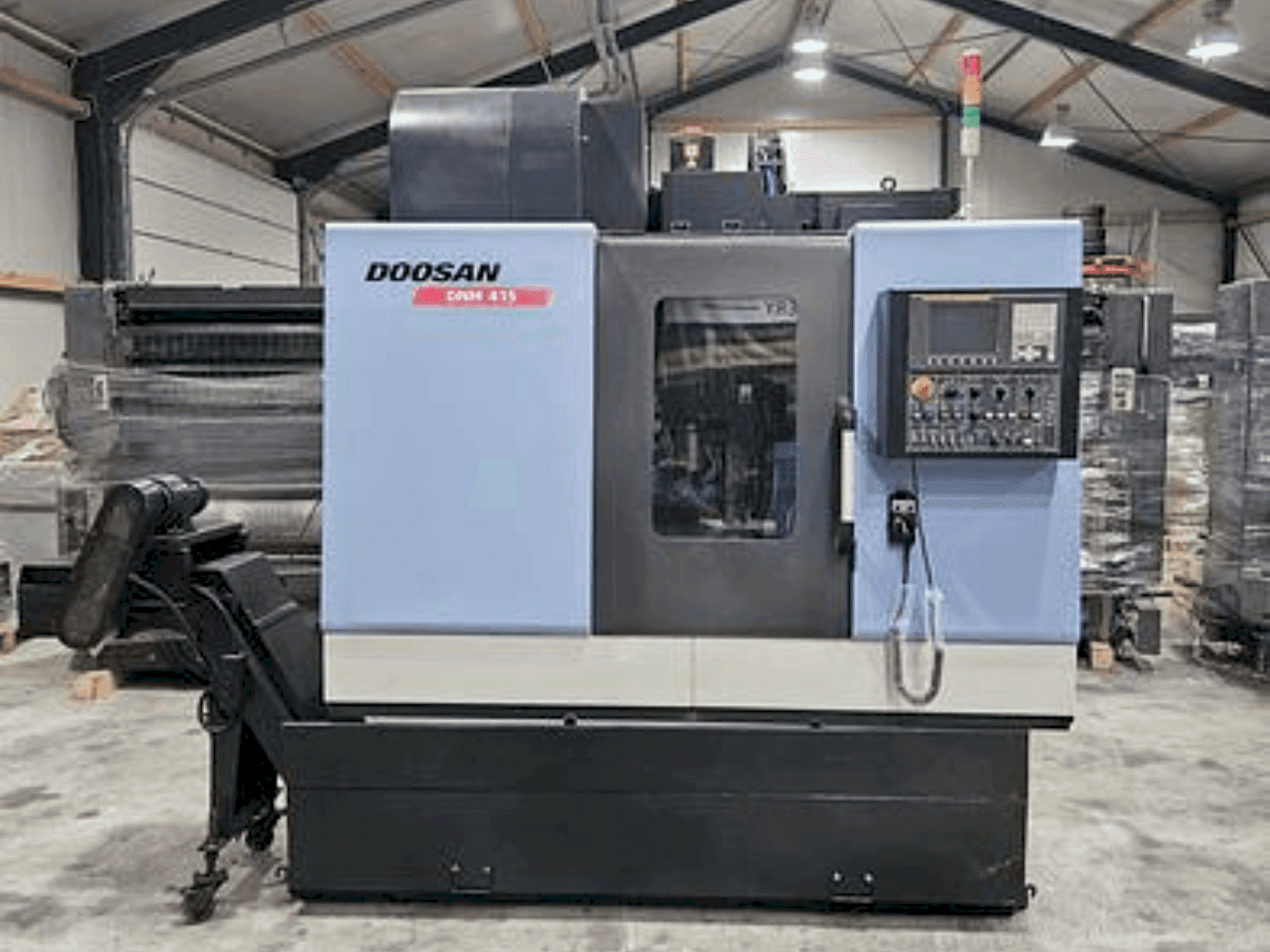 Widok z przodu maszyny DOOSAN DNM 415 (2015)
