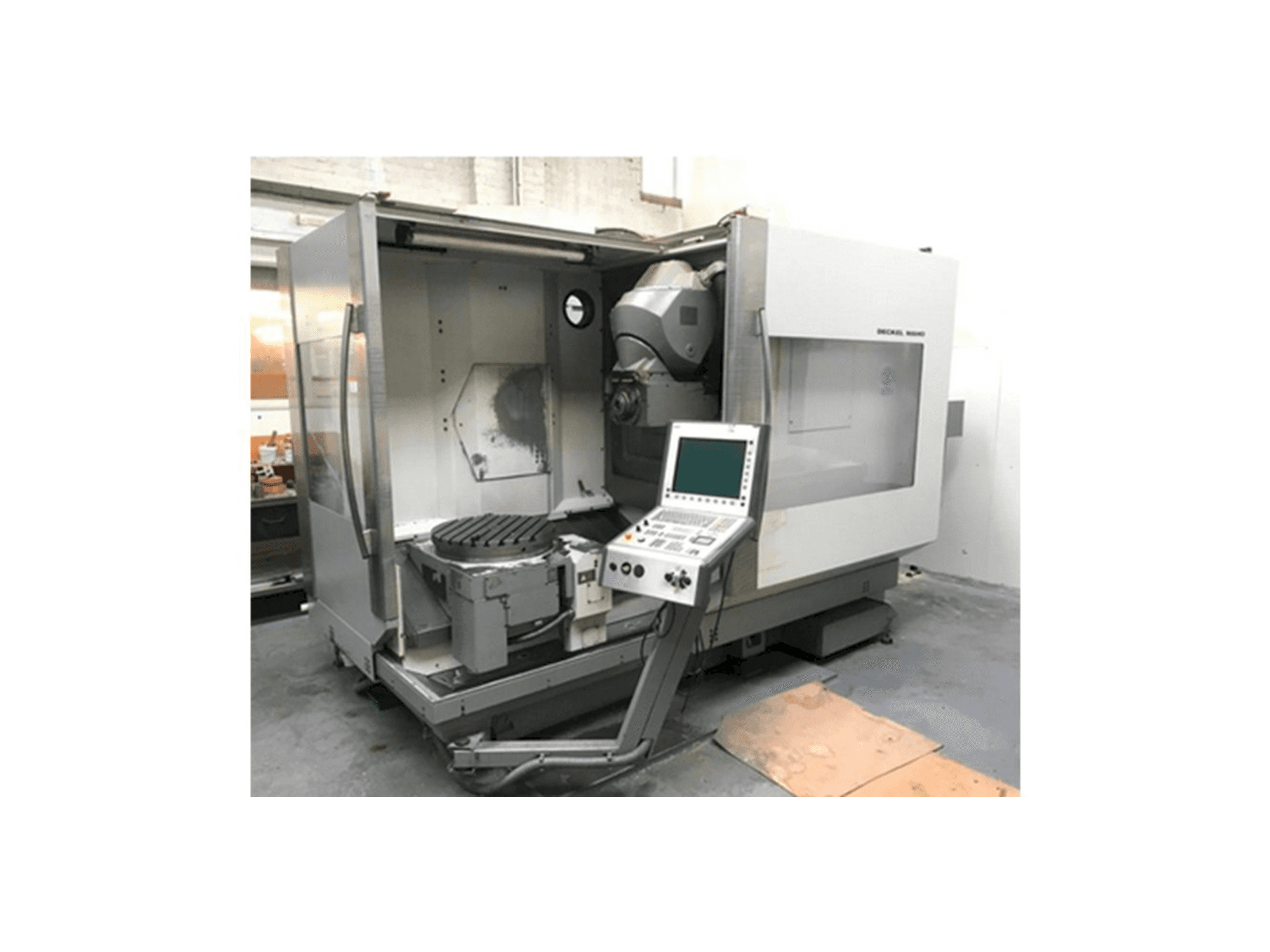 Widok z przodu maszyny DECKEL MAHO DMU 60P Hi-Dyn