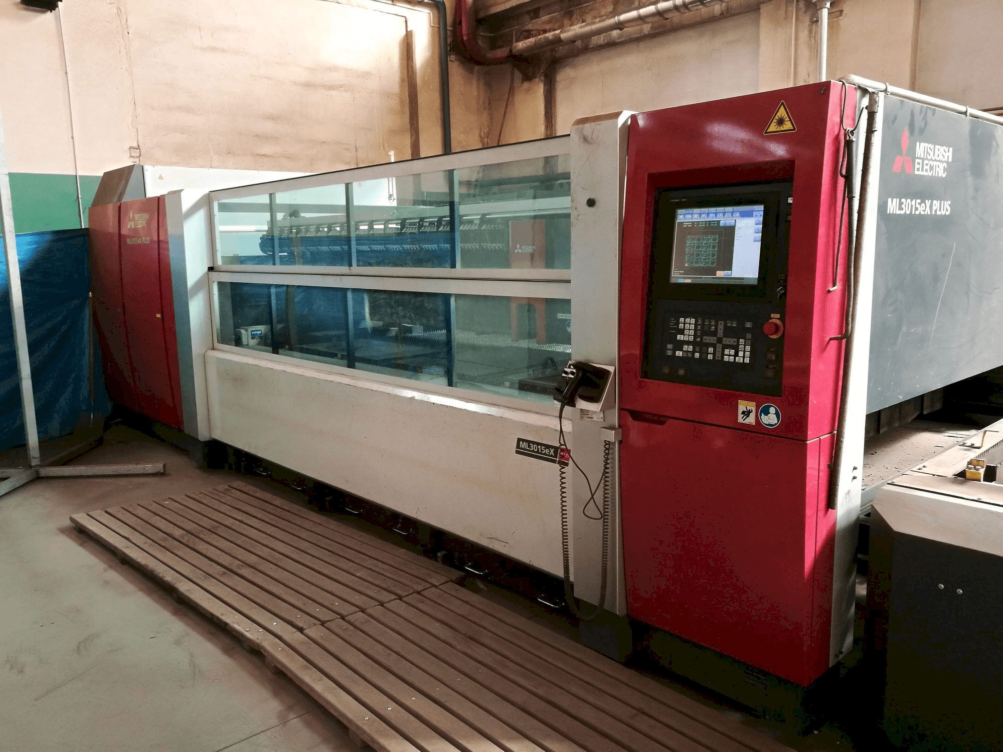 Widok z przodu maszyny Mitsubishi ML3015eX(S2)-45CF-R