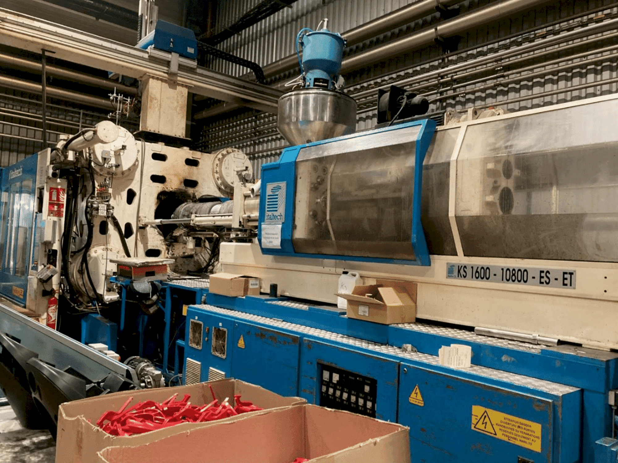 Widok z przodu maszyny ITALTECH KS 1600/10800