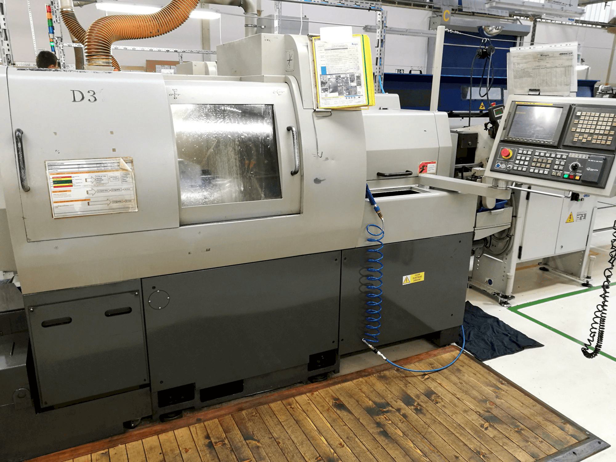 Widok z przodu maszyny Hanwha XD 38 N