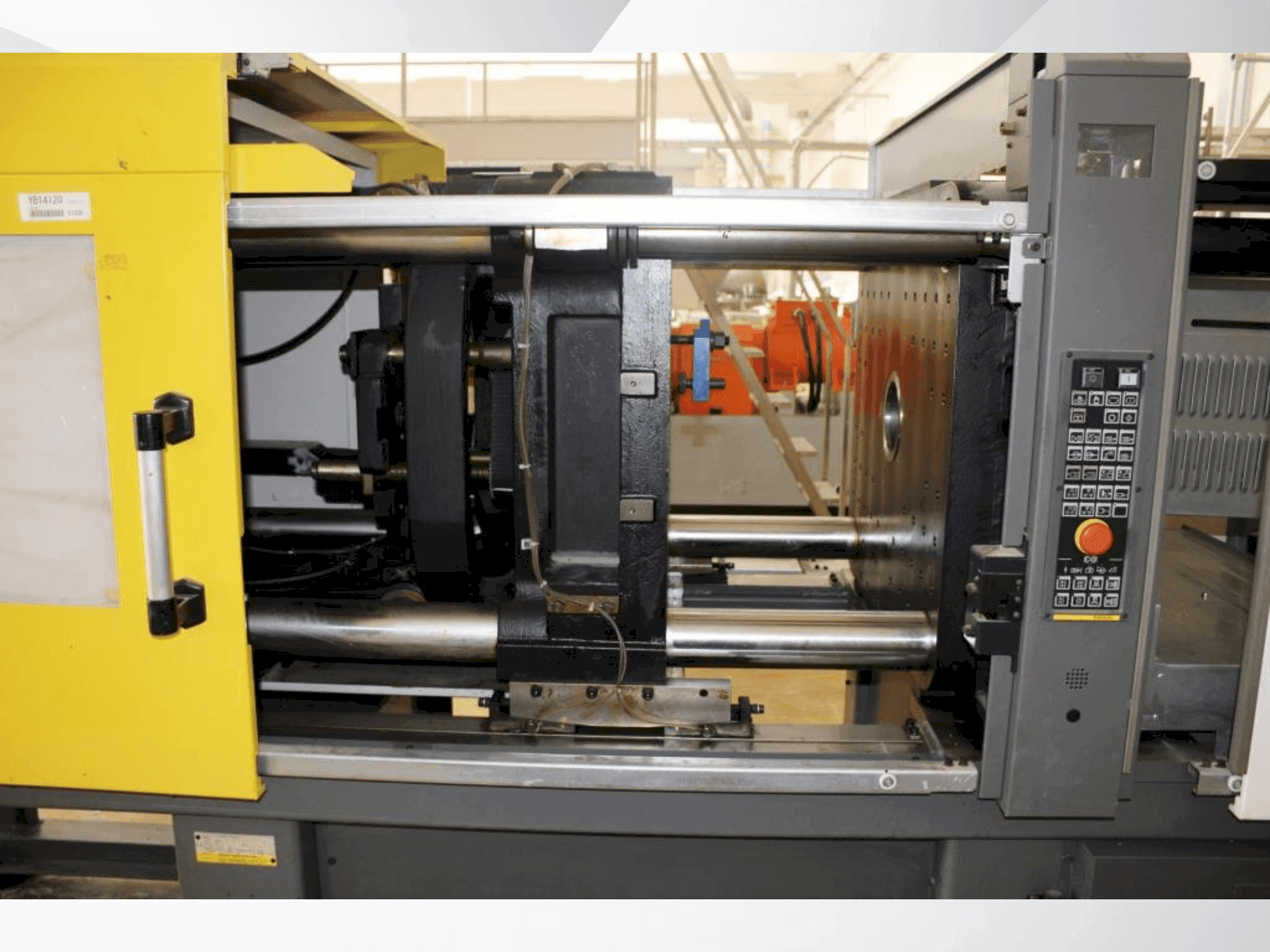 Widok z przodu maszyny FANUC ROBOSHOT S-2000 i 150B