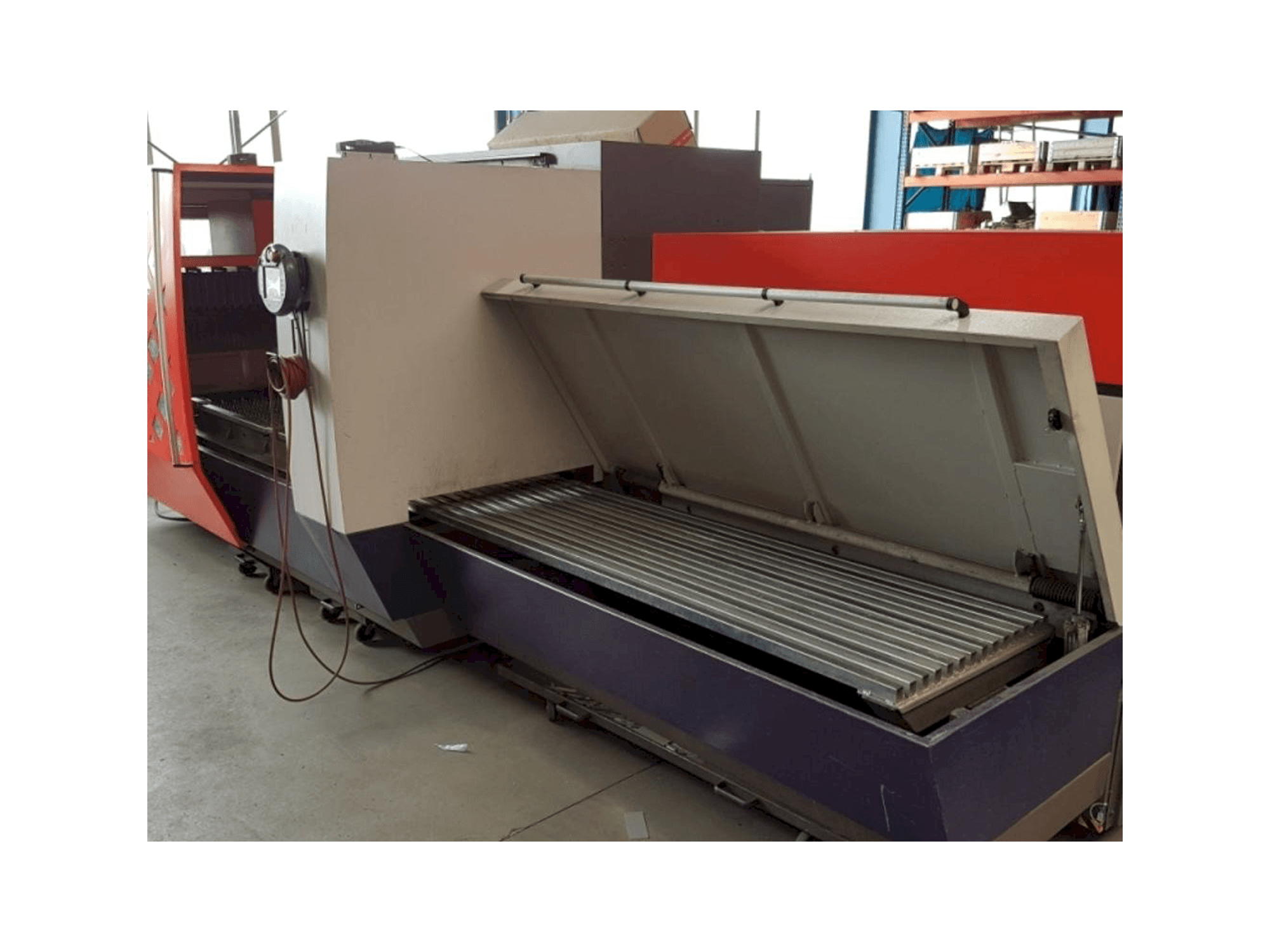 Widok z przodu maszyny Bystronic Byvention 3015