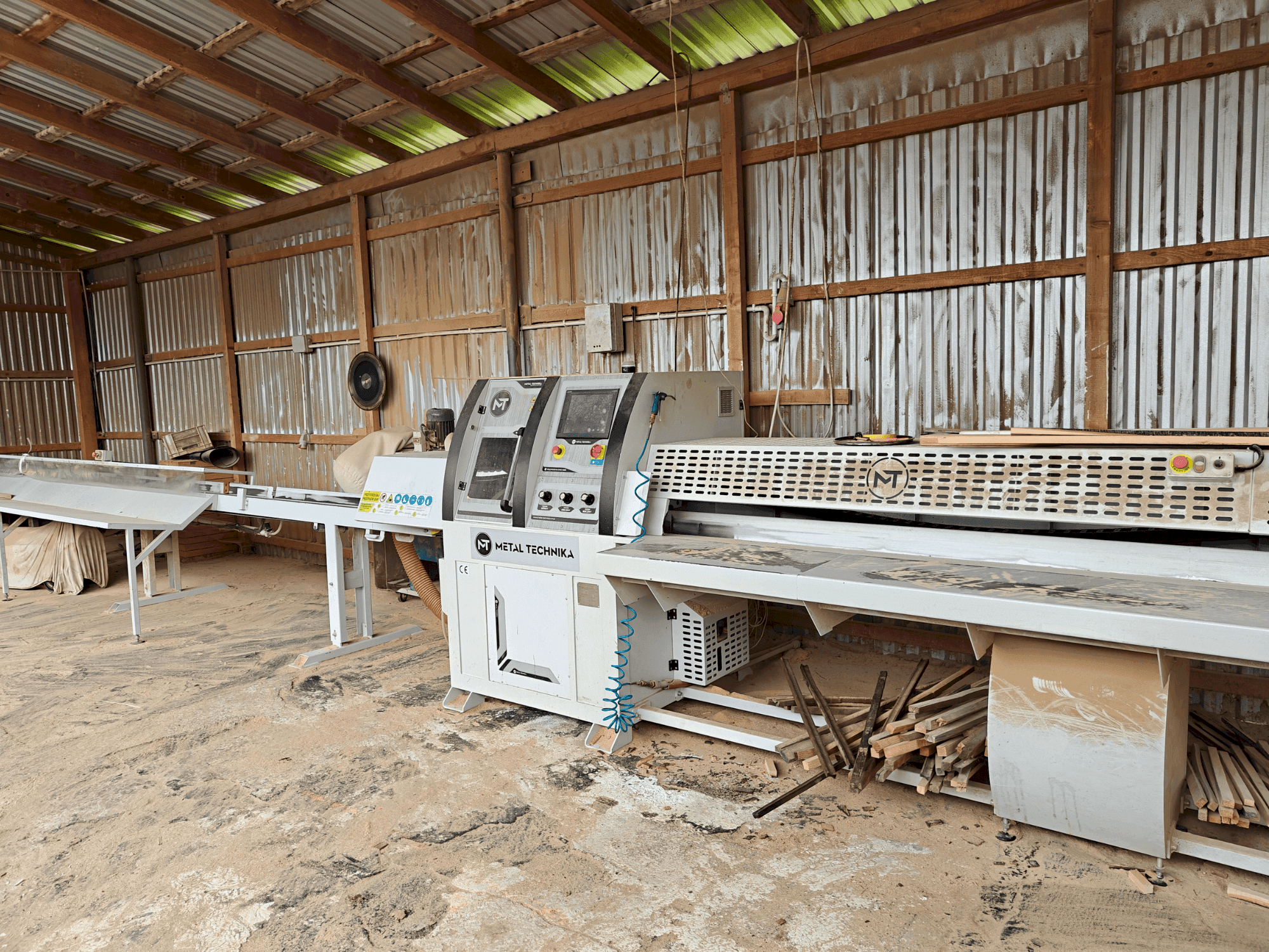 Widok z przodu maszyny METAL TECHNIKA OWD-1600