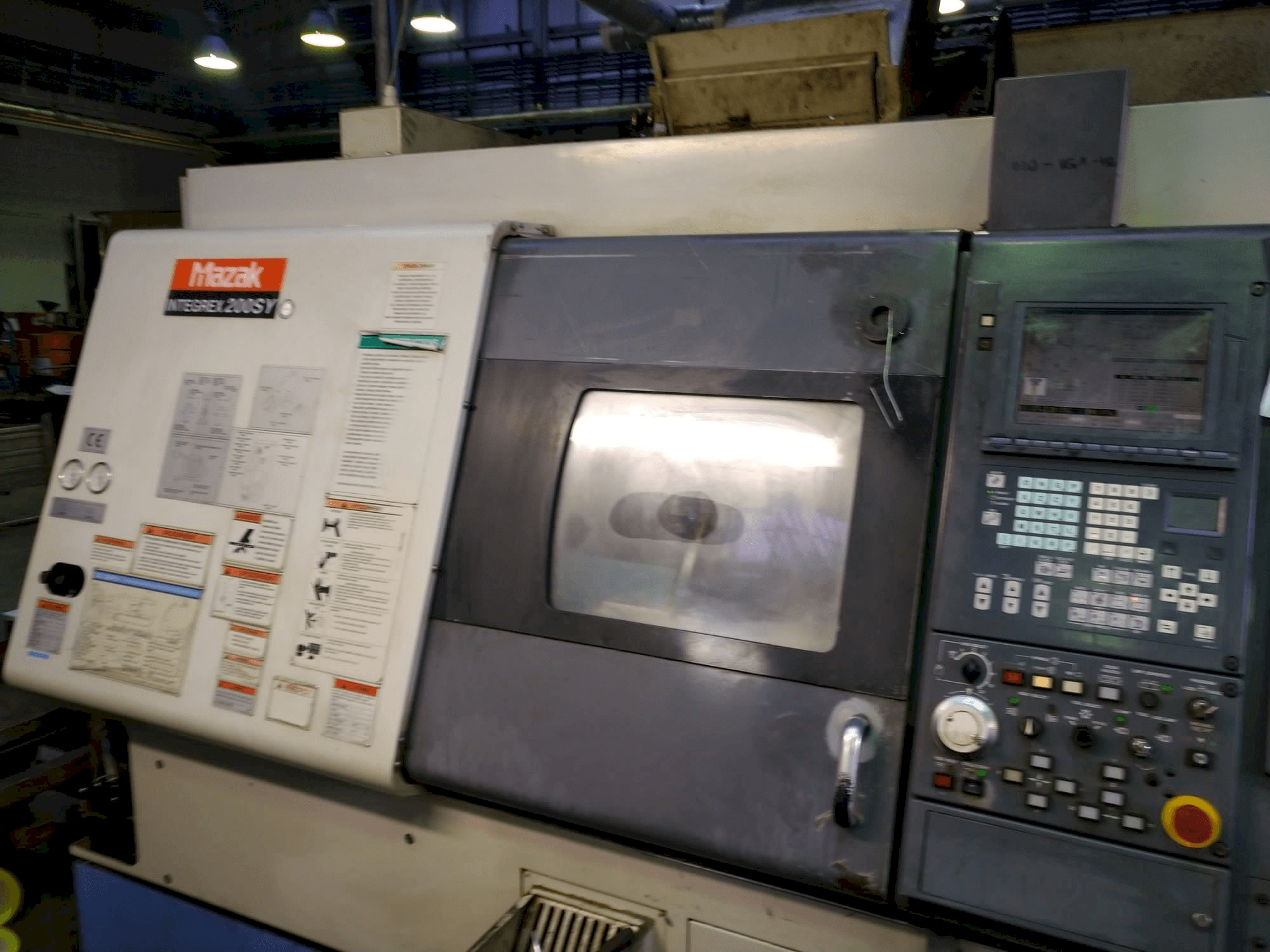 Widok lewej strony maszyny Mazak Integrex 200 SY