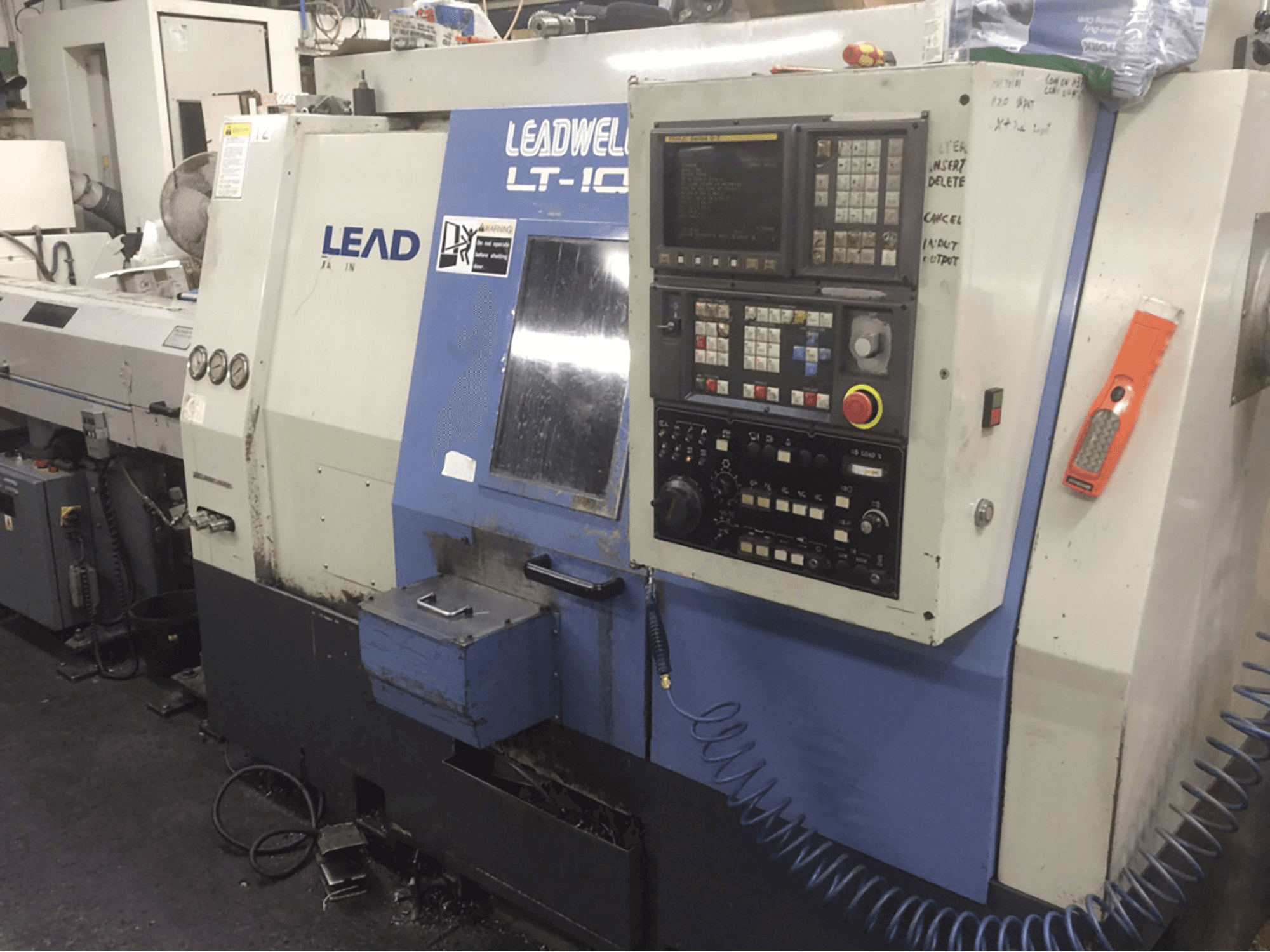 Widok z przodu maszyny Leadwell LT10