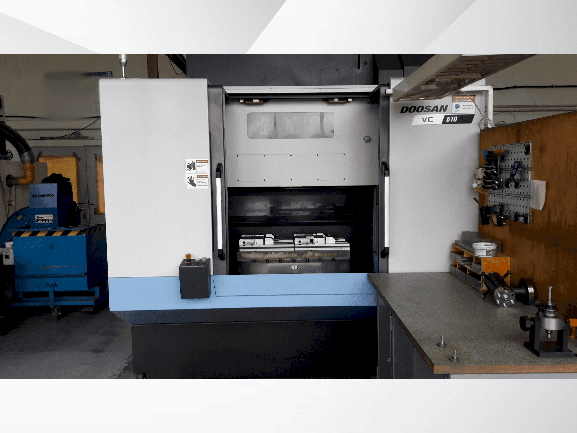 Widok z przodu maszyny DOOSAN VC 510