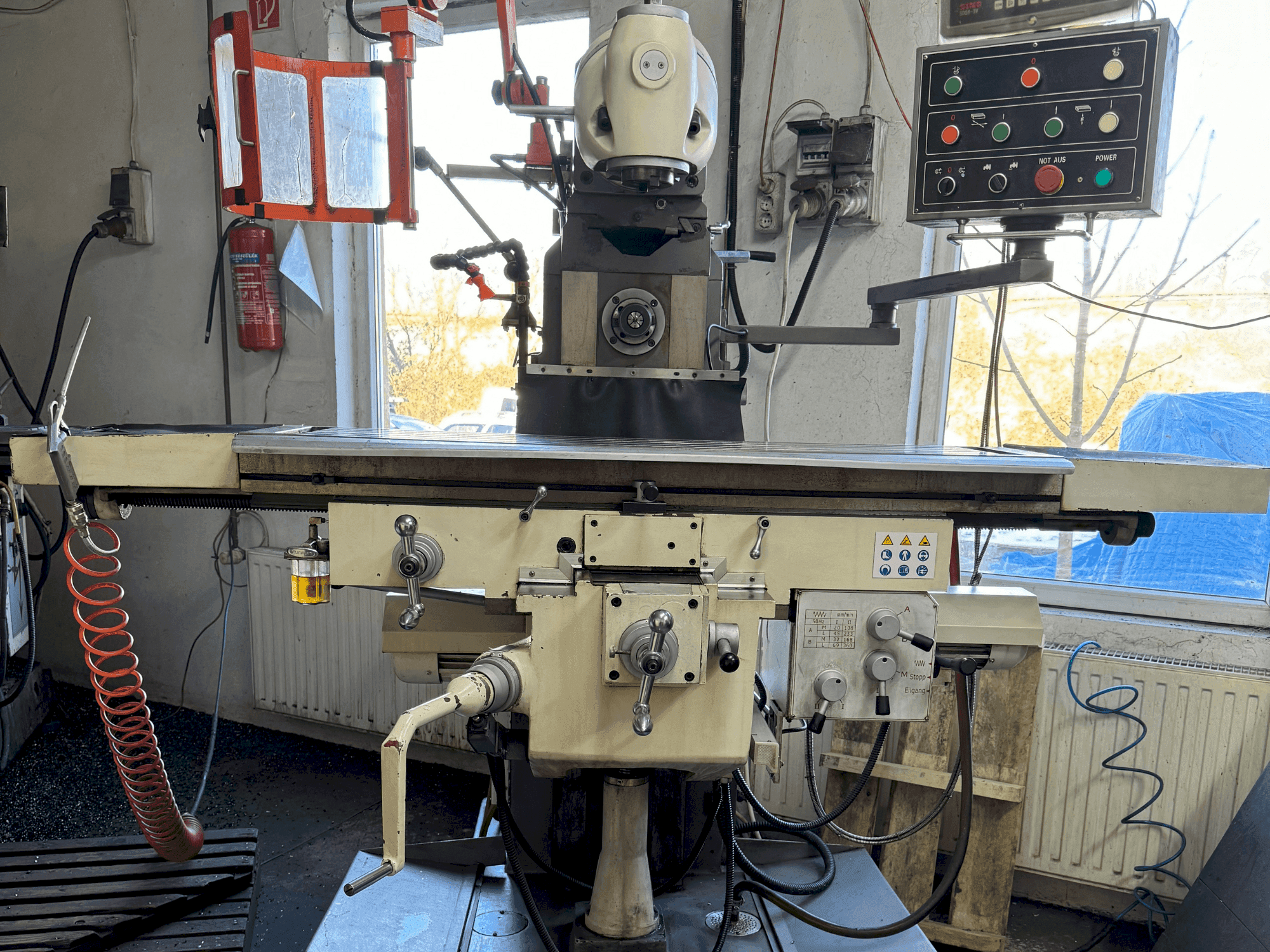 Widok z przodu maszyny ELMAG UFM 125GT