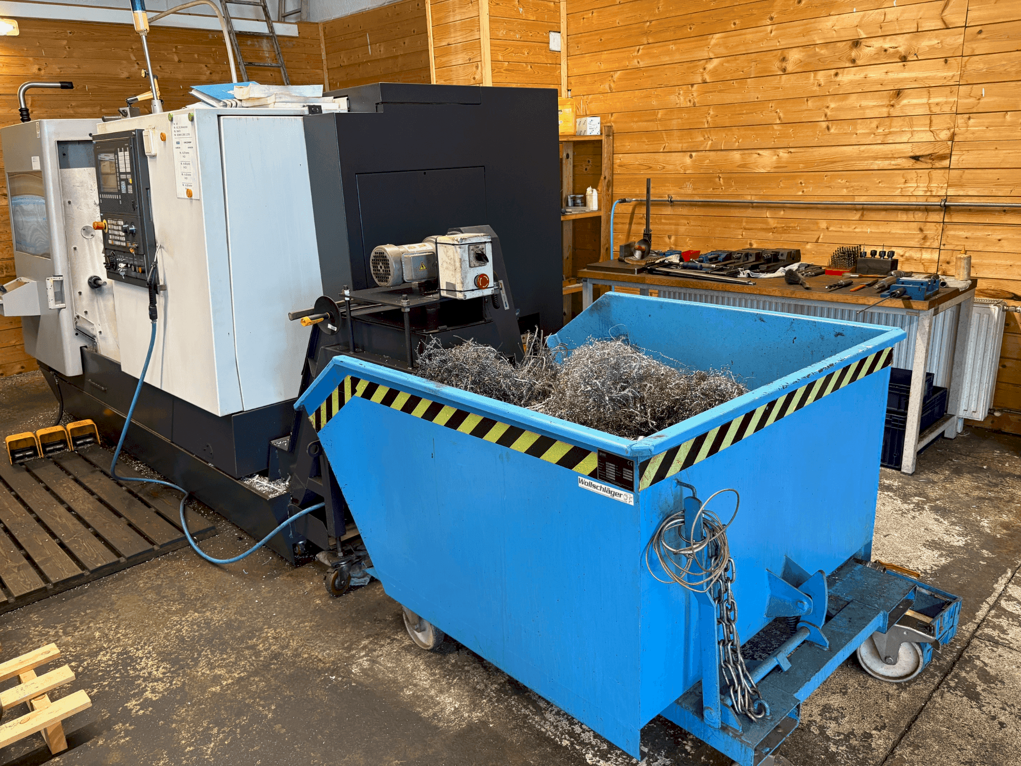 Widok z przodu maszyny HWACHEON Cutex 240