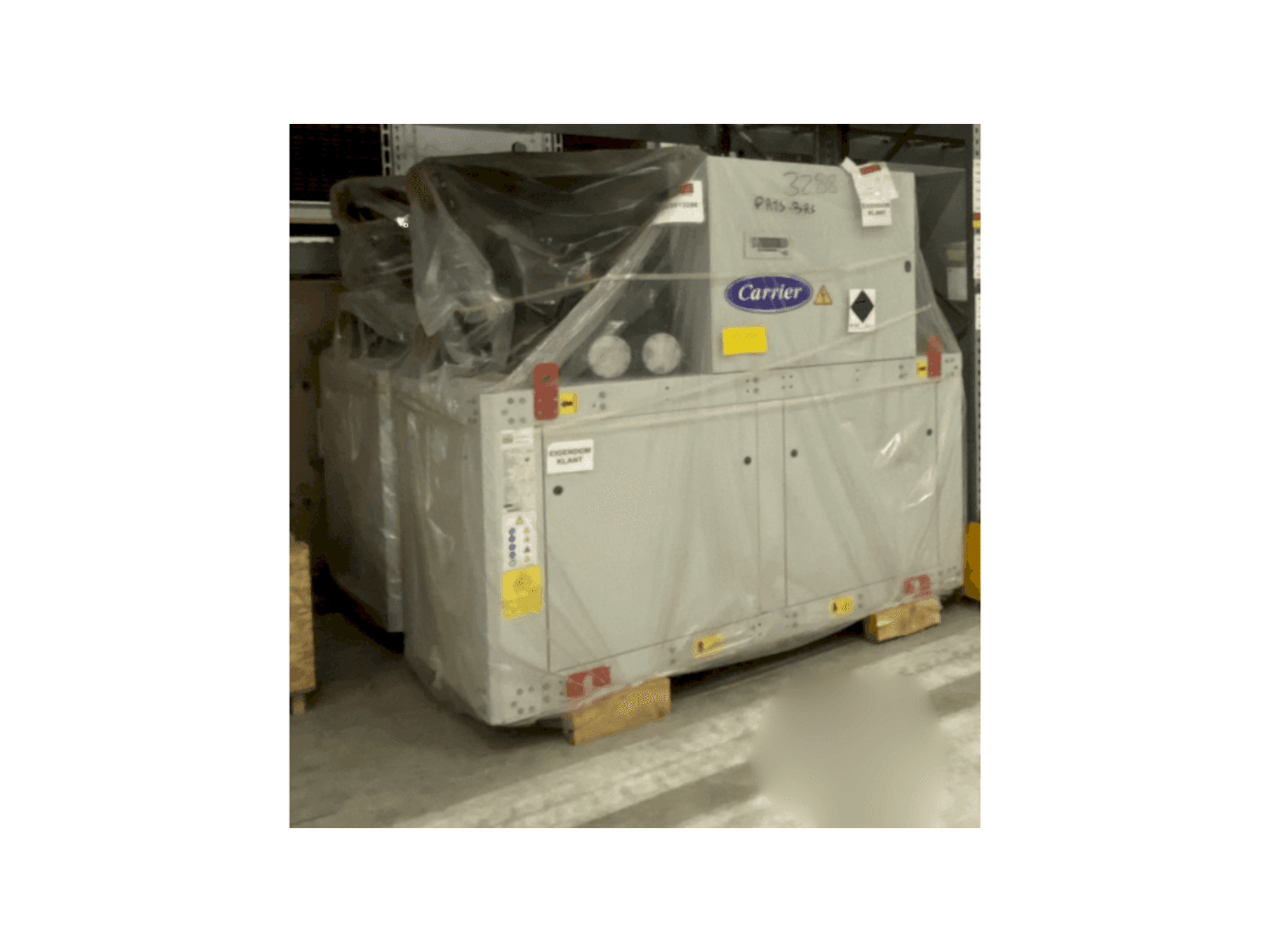 Widok z przodu maszyny CARRION 3x Carrier heat pump 30WI1000 & 2x Refrion Dry Coolers V-model ES4C 2390.6/4 E2