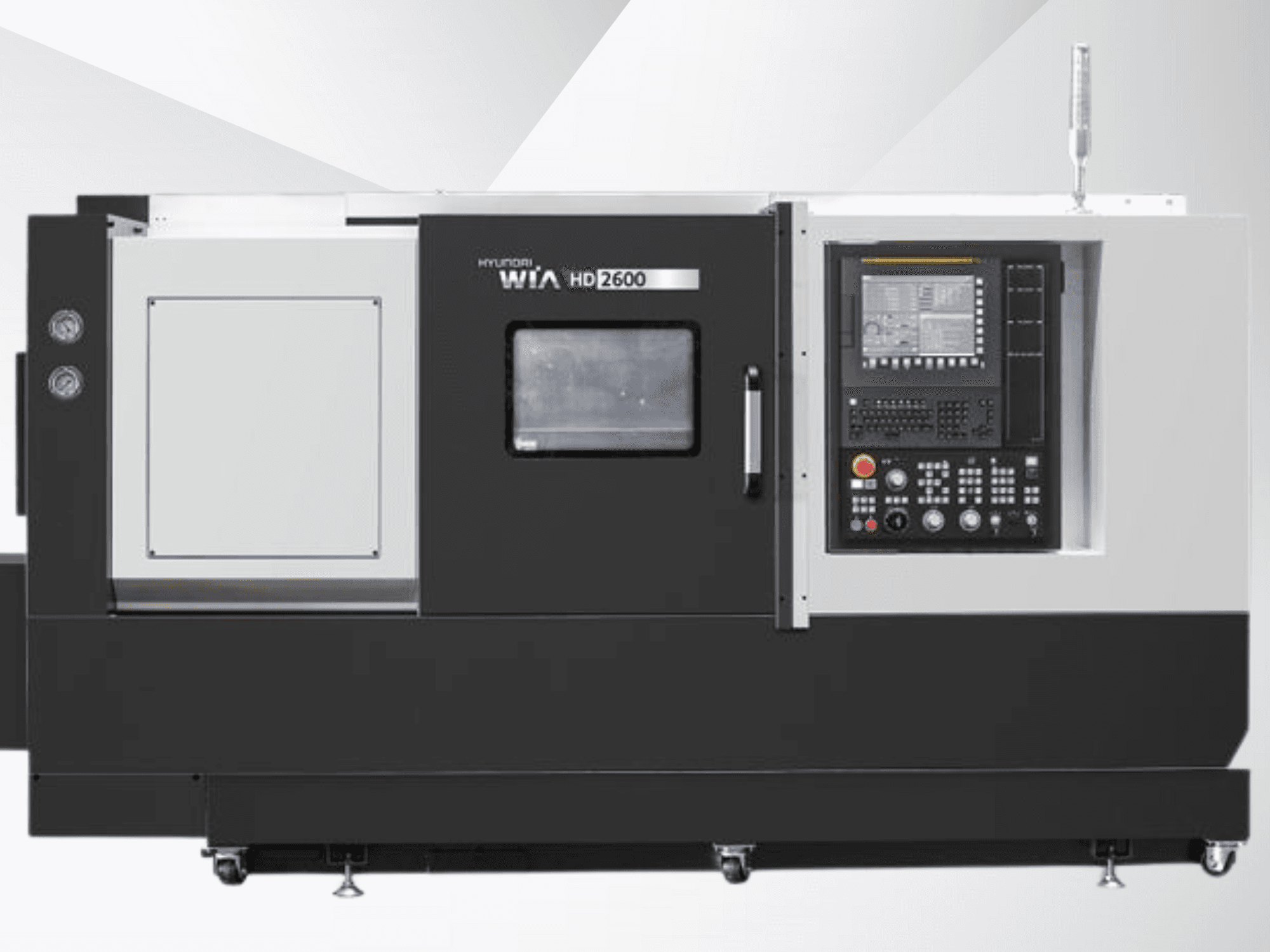Tokarka CNC Hyundai WIA HD2600, widok z przodu, panel sterowania z przyciskami, ekran i schowek na narzędzia.