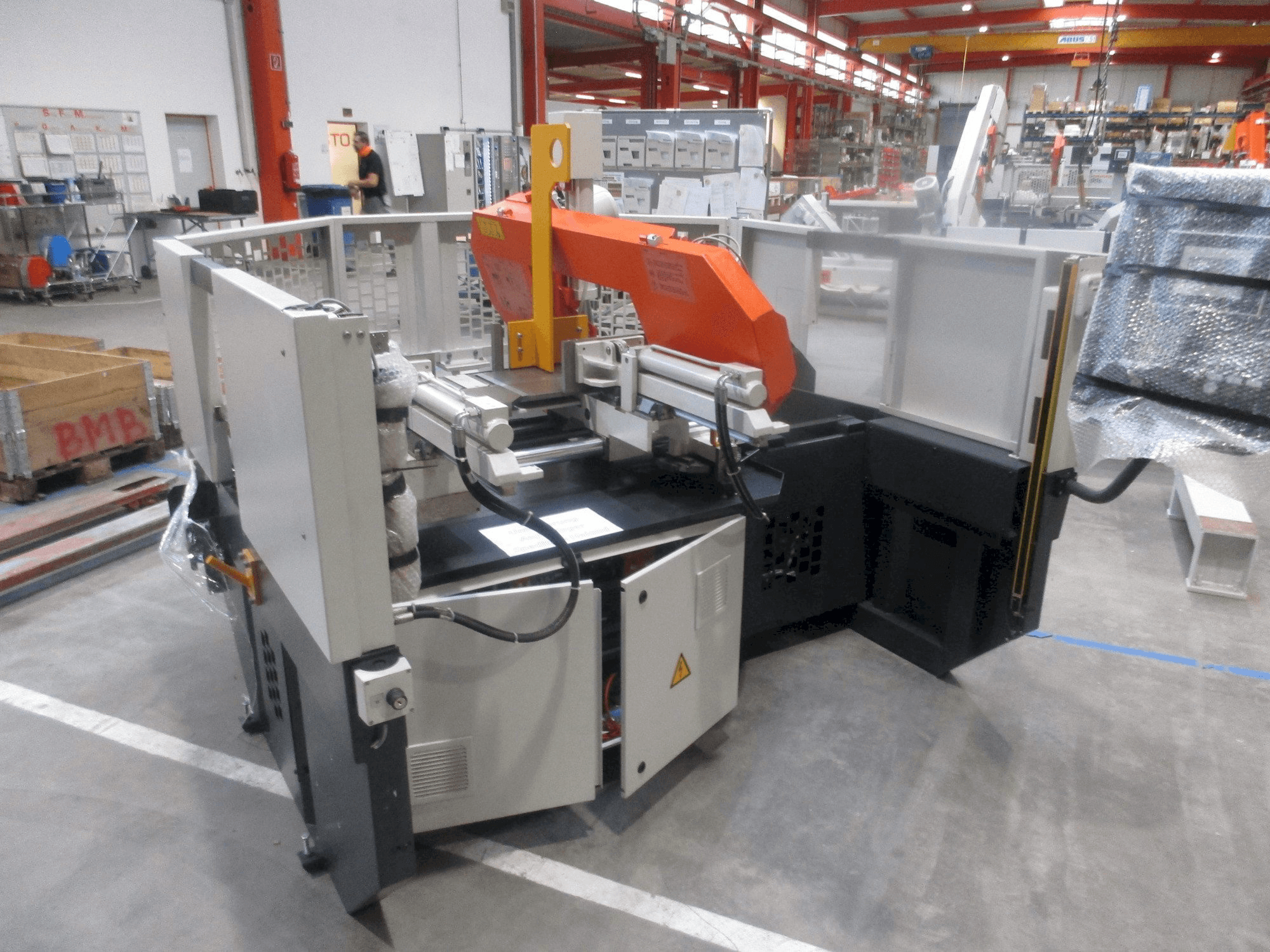 Widok z przodu maszyny KASTO micut A 2.6