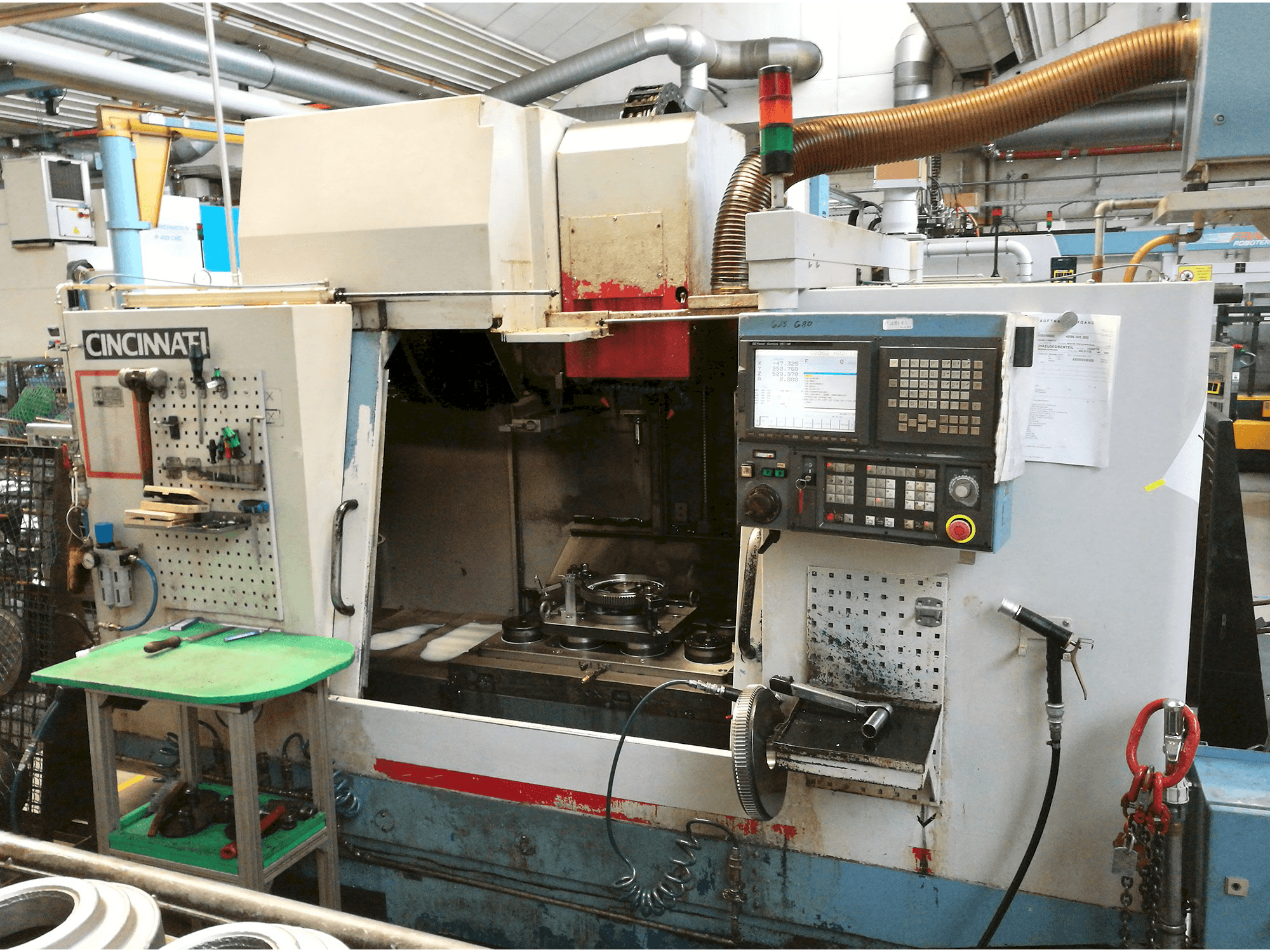 Widok z przodu maszyny Cincinnati Sabre 1000