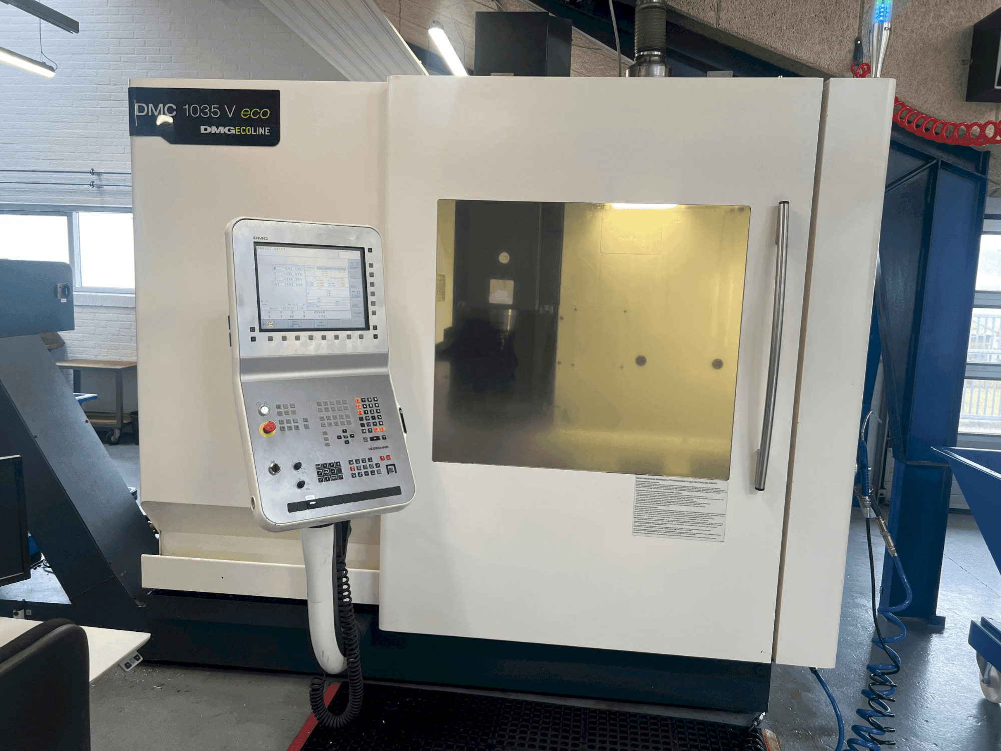 Widok z przodu maszyny DMG MORI DMC 1035V eco