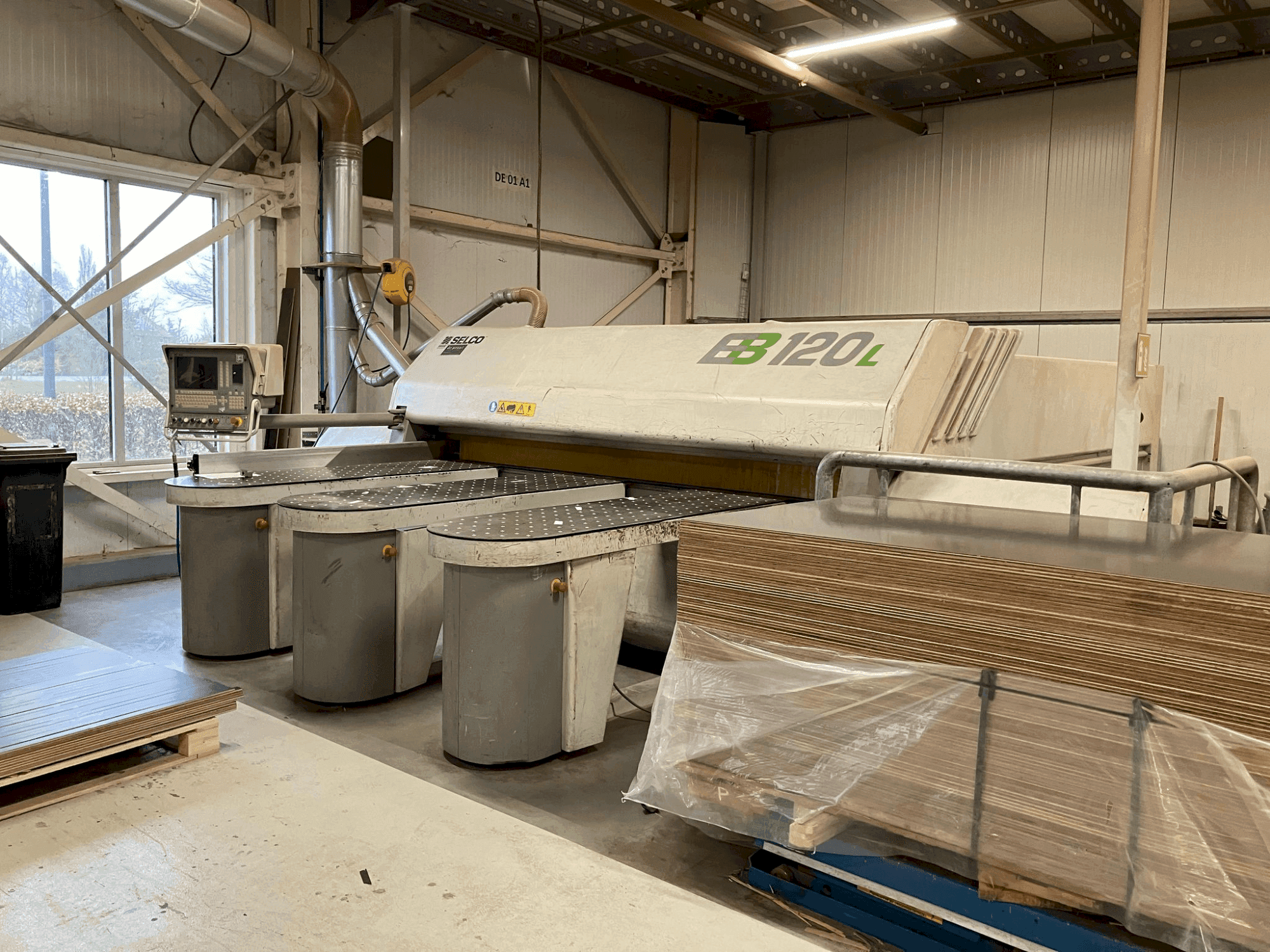 Widok z przodu maszyny SELCO EBL 120