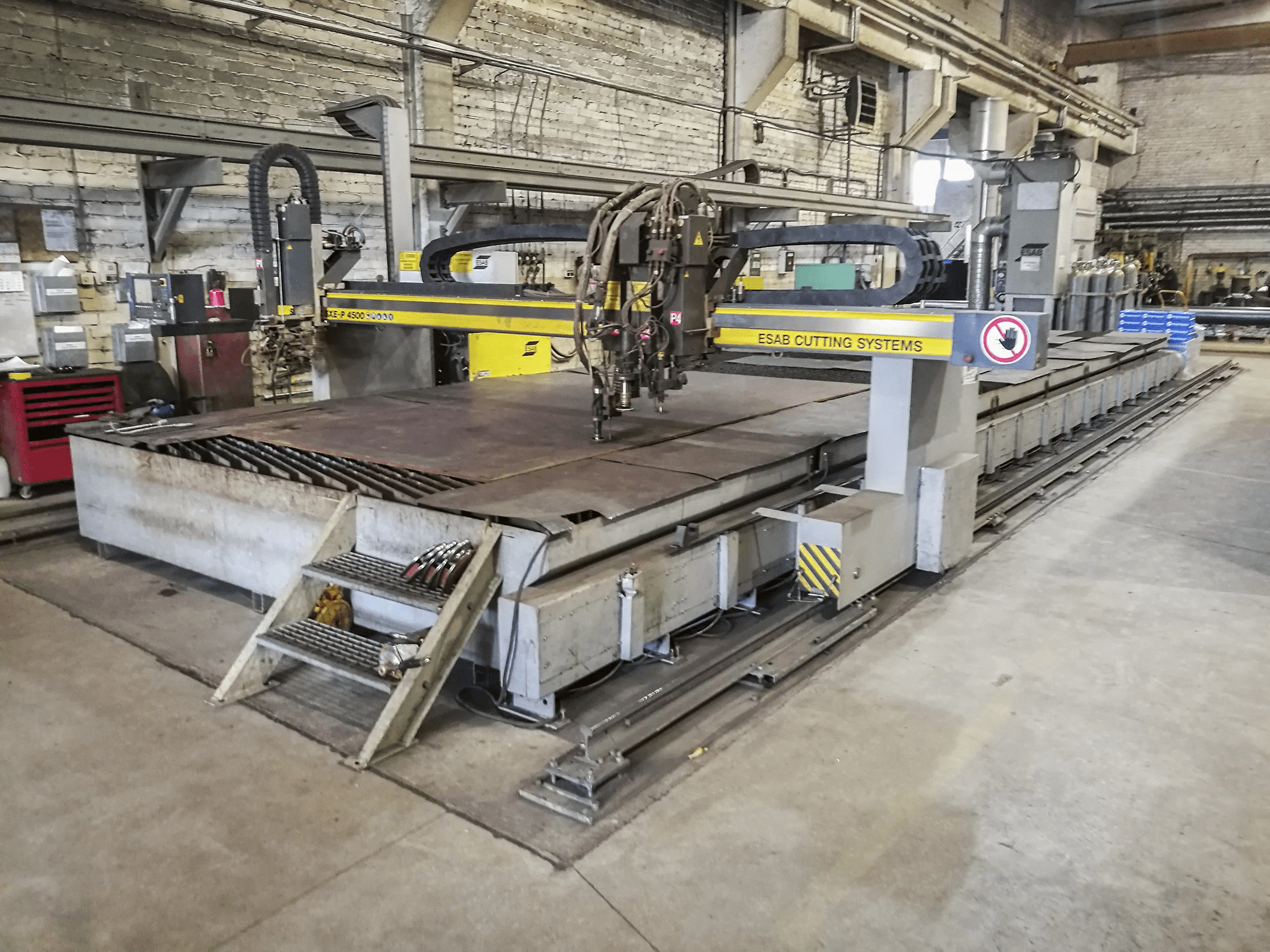 Widok z prawej maszyny ESAB SXE-P2 4500