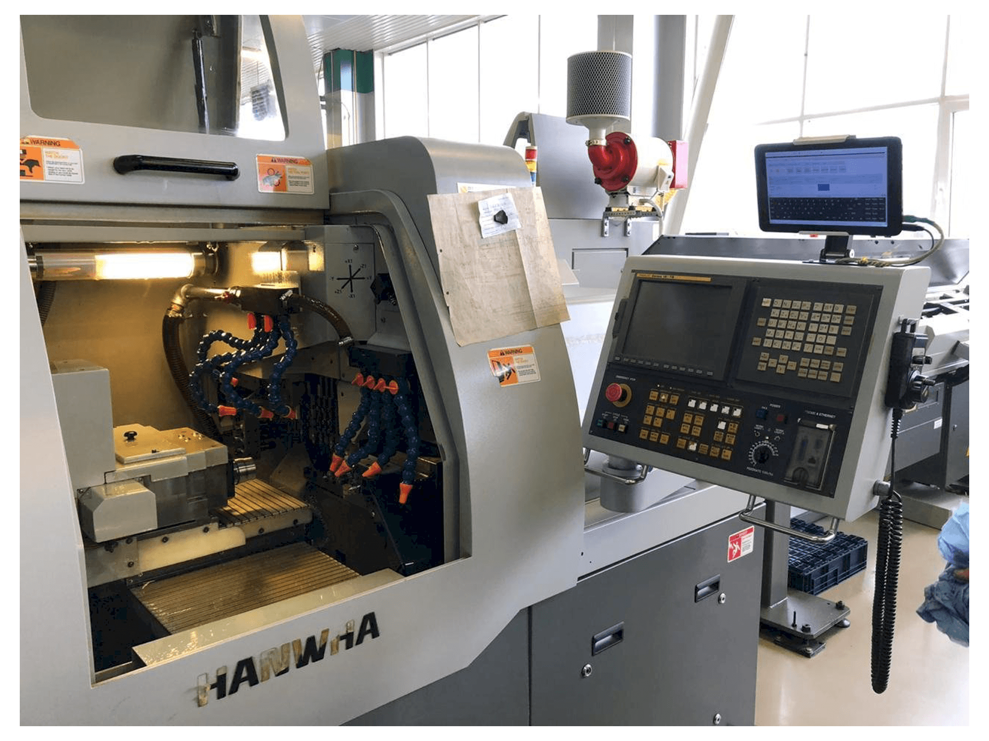 Widok z przodu maszyny Hanwha XD20H