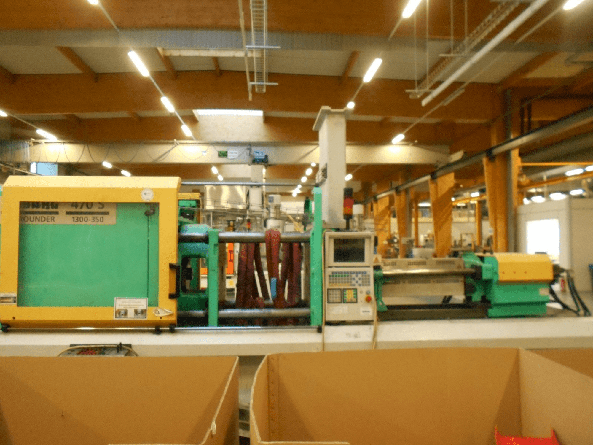 Widok z przodu maszyny Arburg Allrounder 470 S 1300-350