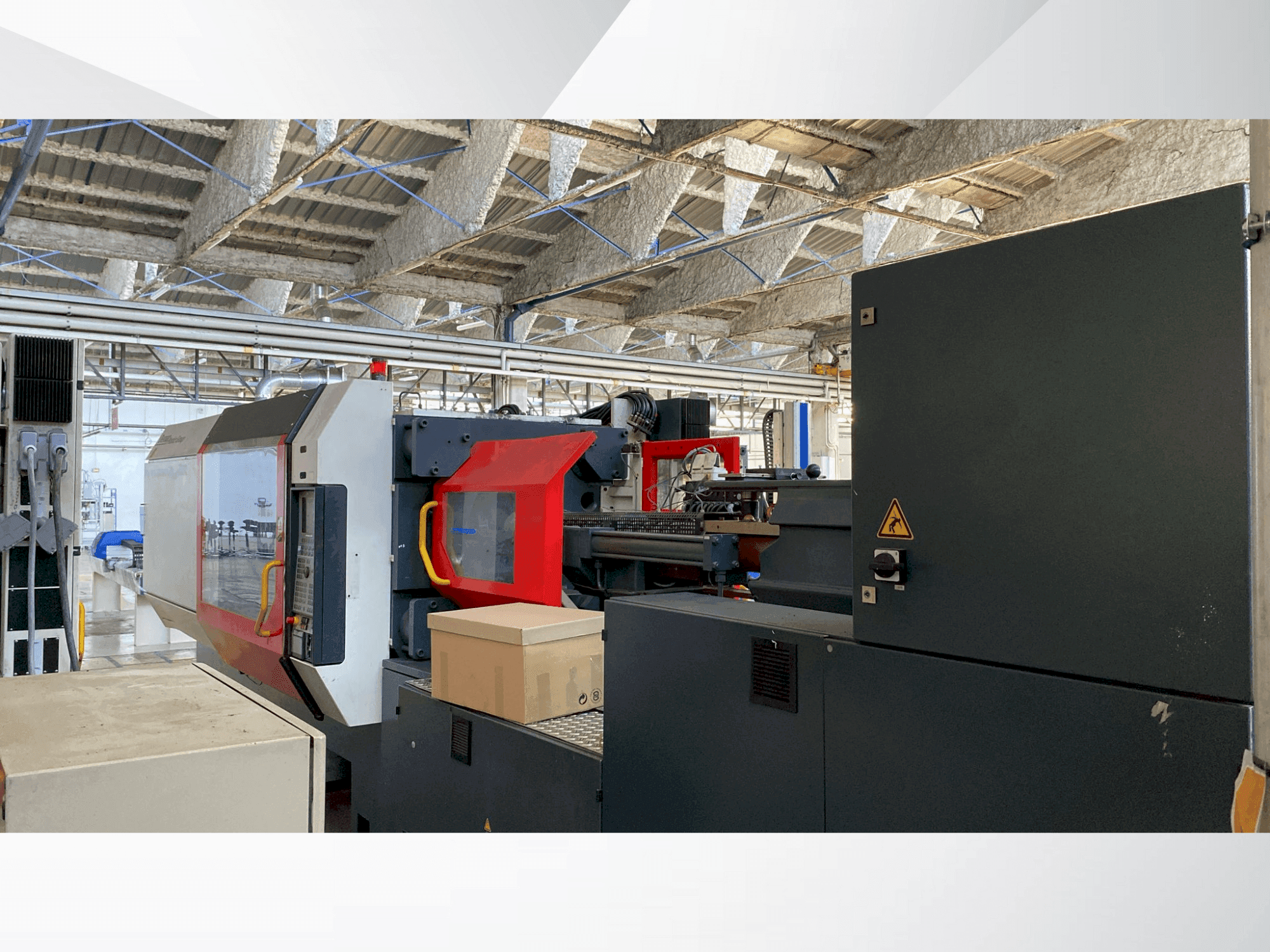 Widok z przodu maszyny DEMAG Ergotech System 420-1450