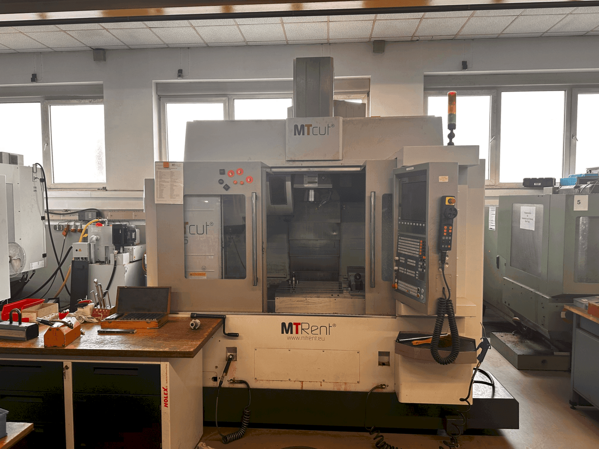 Widok z przodu maszyny MTcut EVO V85