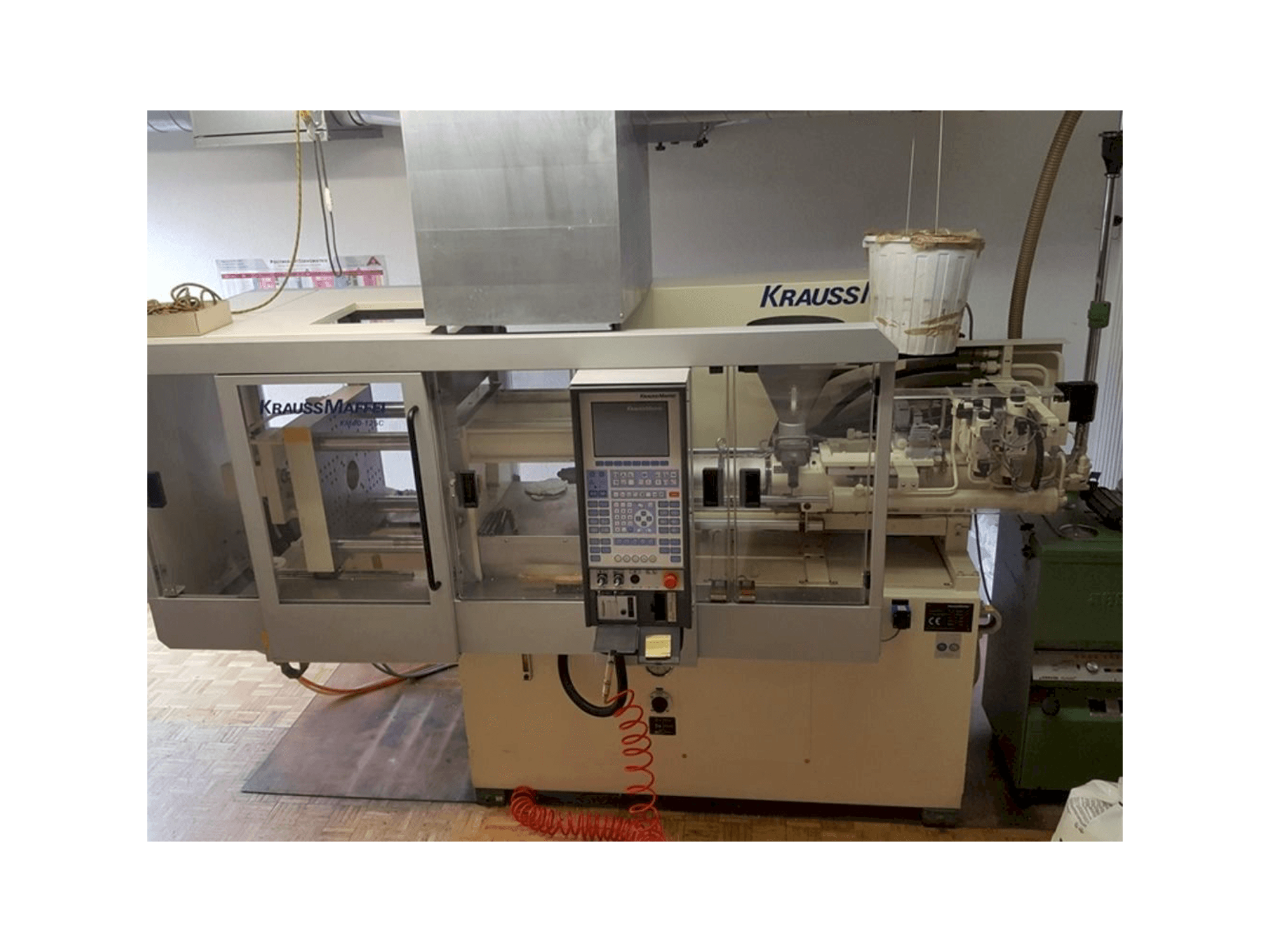 Widok z przodu maszyny Krauss Maffei 40-125 C Winner