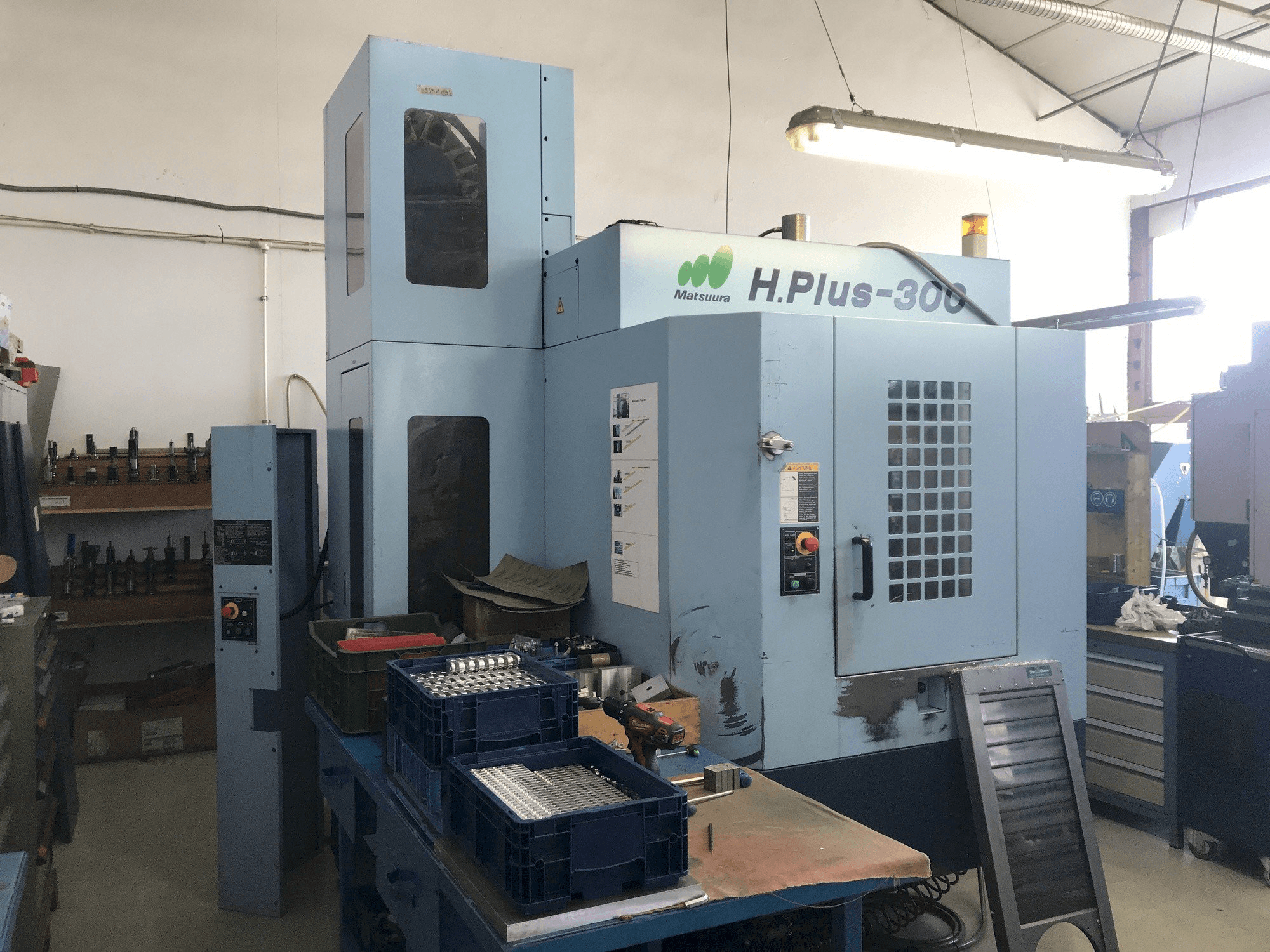 Widok z przodu maszyny Matsuura H.PLUS-300