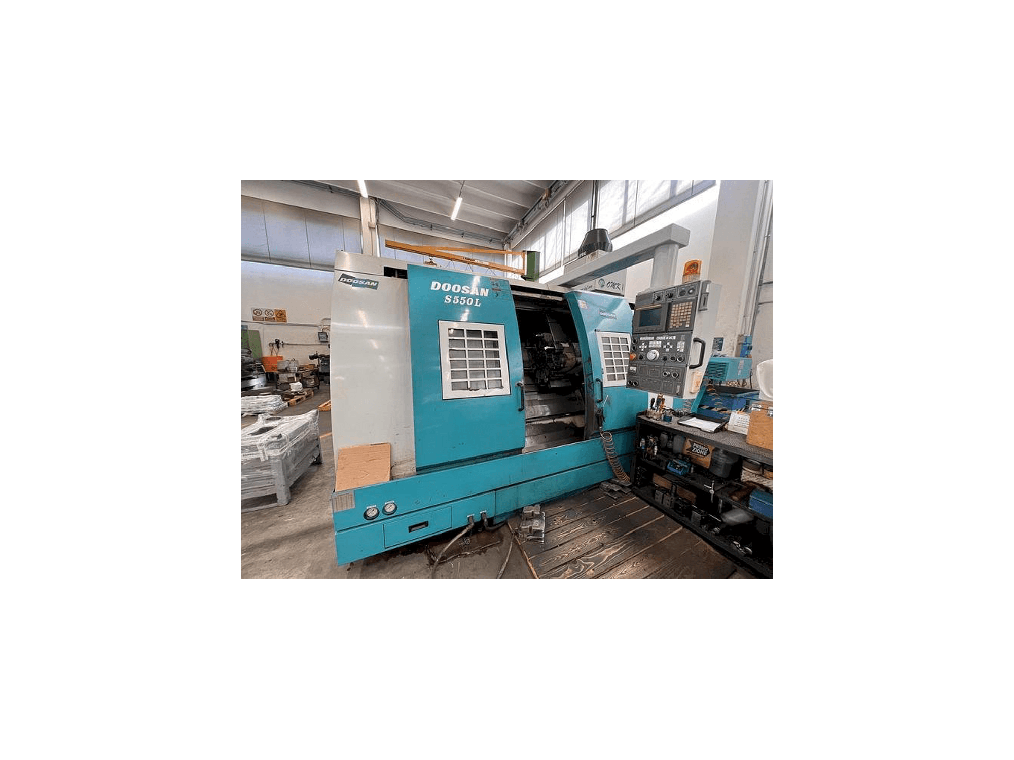 Widok z przodu maszyny Doosan S550L