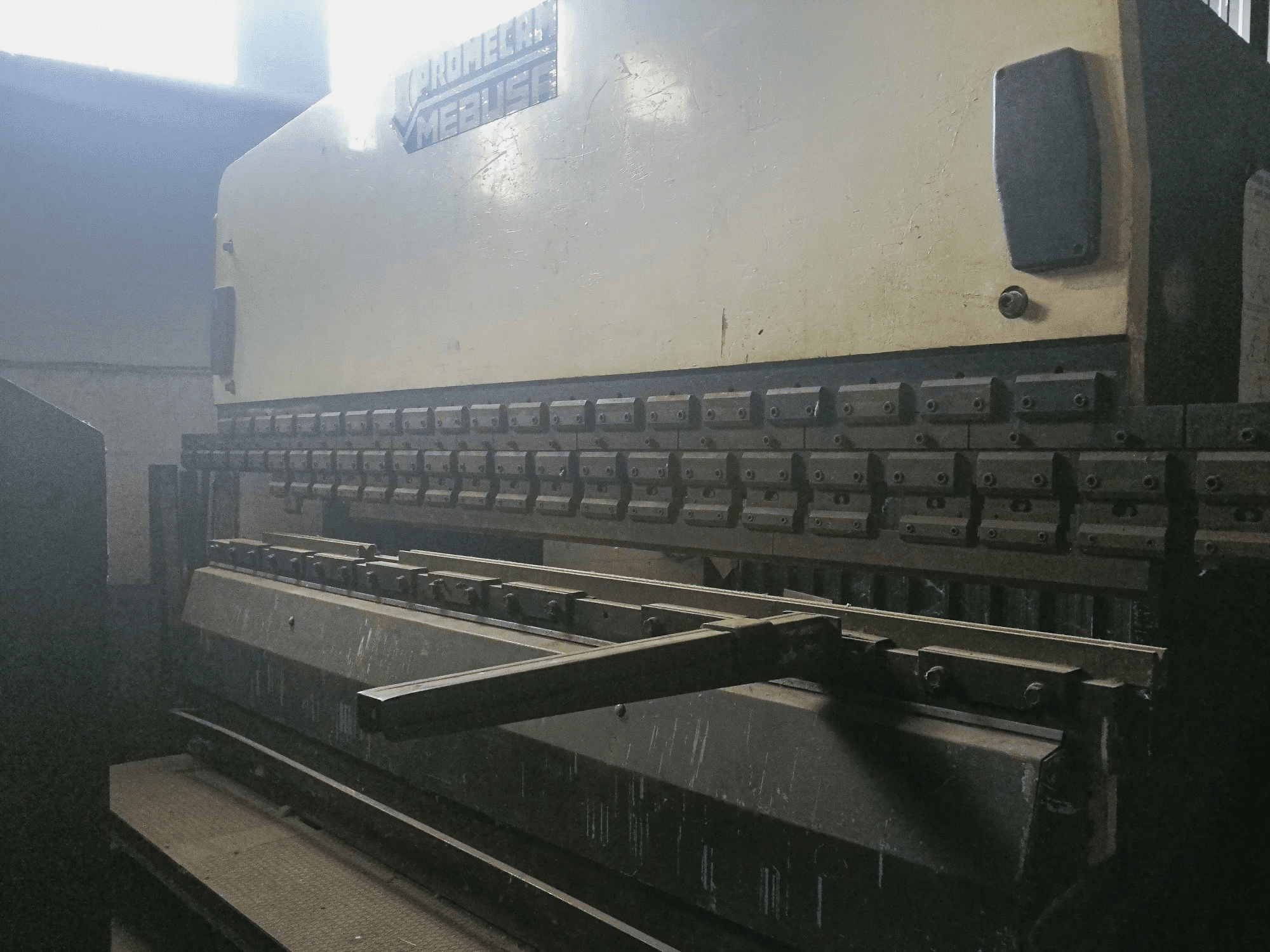 Widok z prawej 1 maszyny PROMECAM MEBUSA RG 204