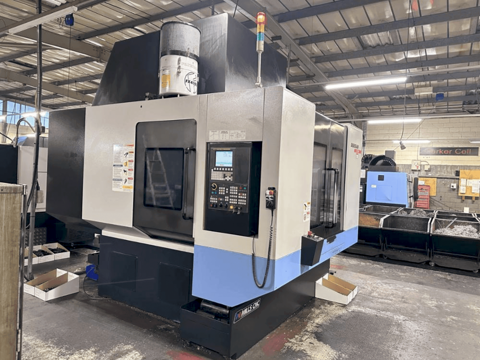 Widok z przodu maszyny DOOSAN VC 510