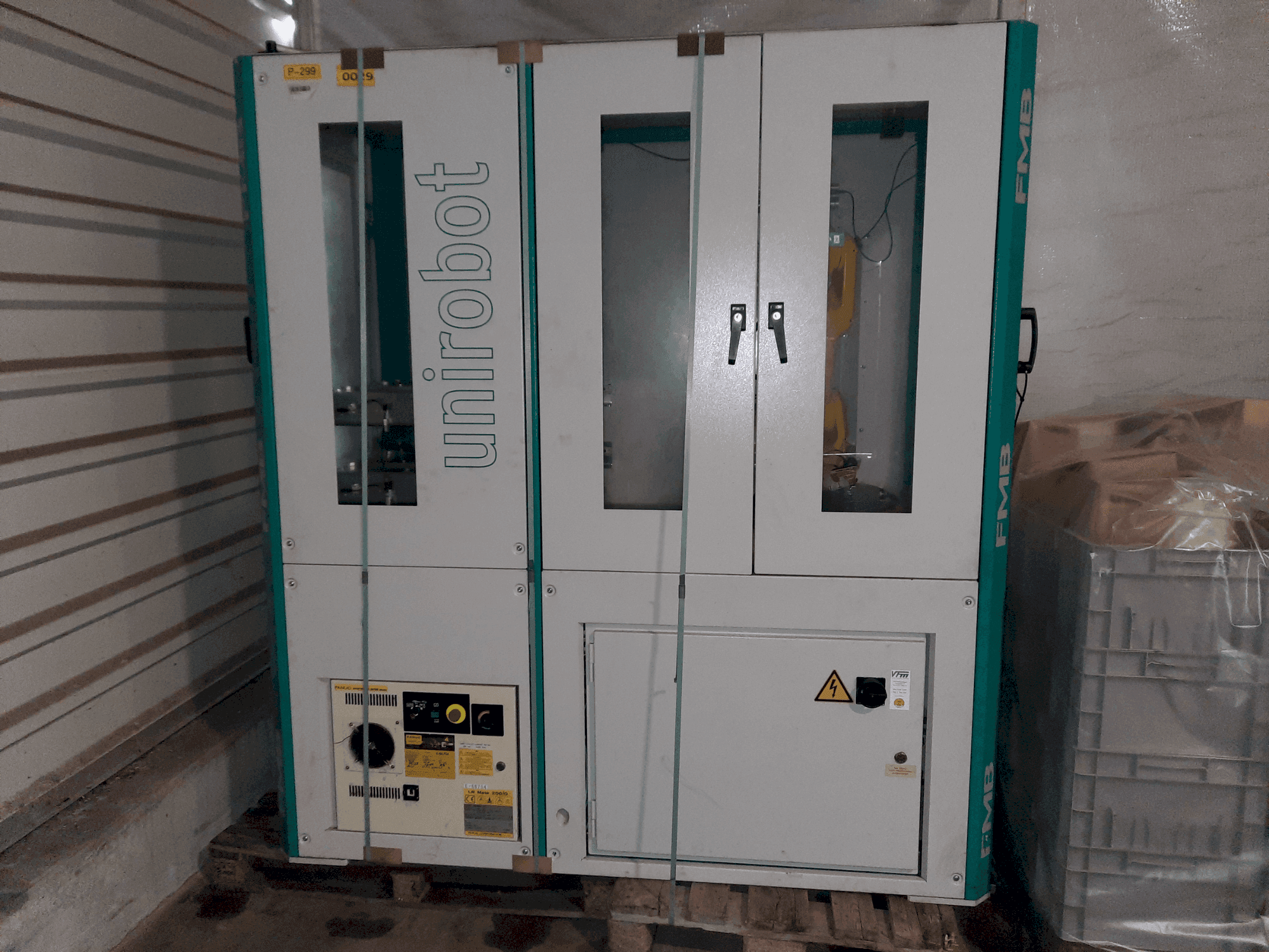 Widok z przodu maszyny FANUC R30-iB Mate A05B-2651-B011