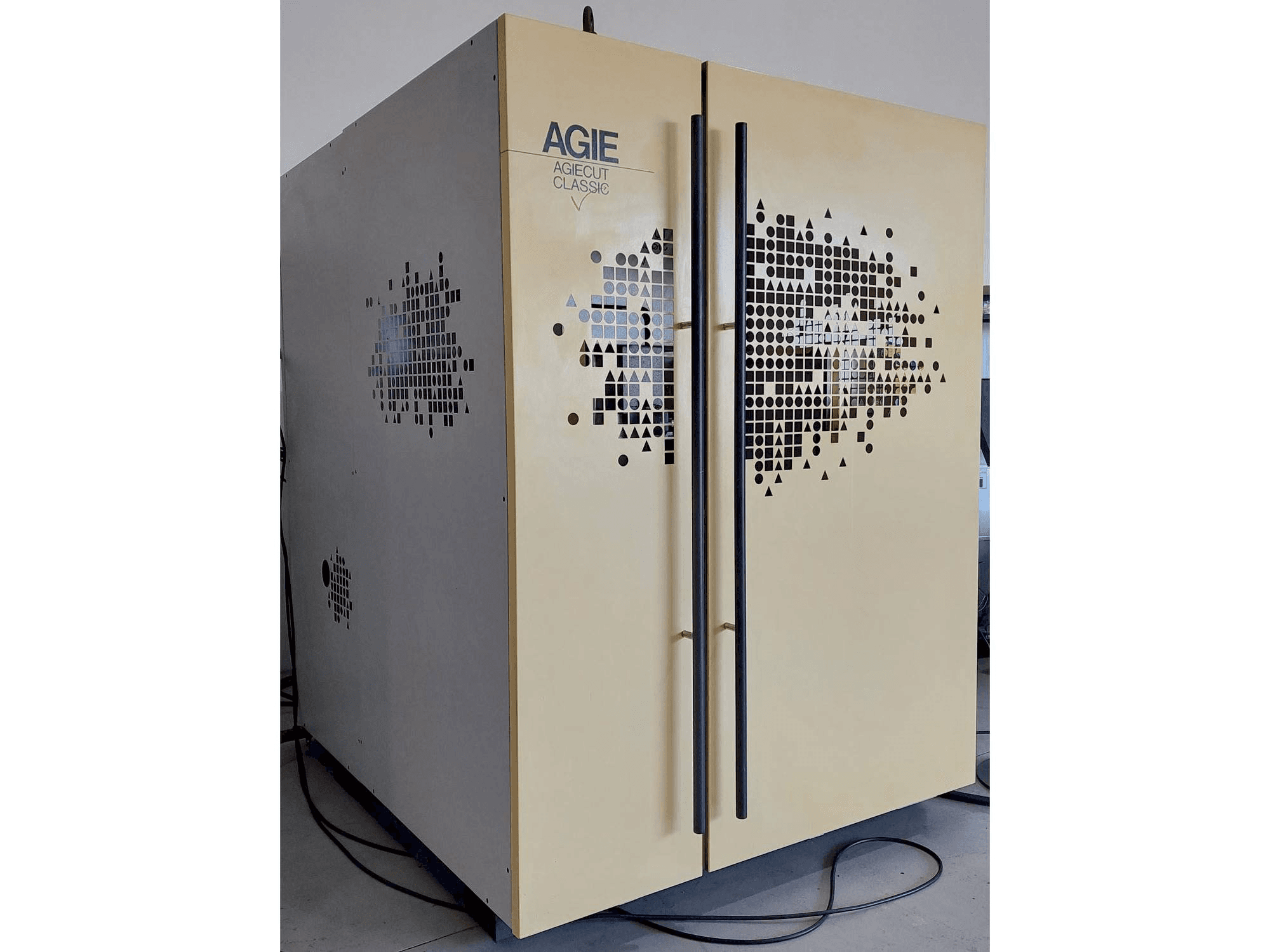 Widok z przodu maszyny AGIE CUT CLASSIC V2