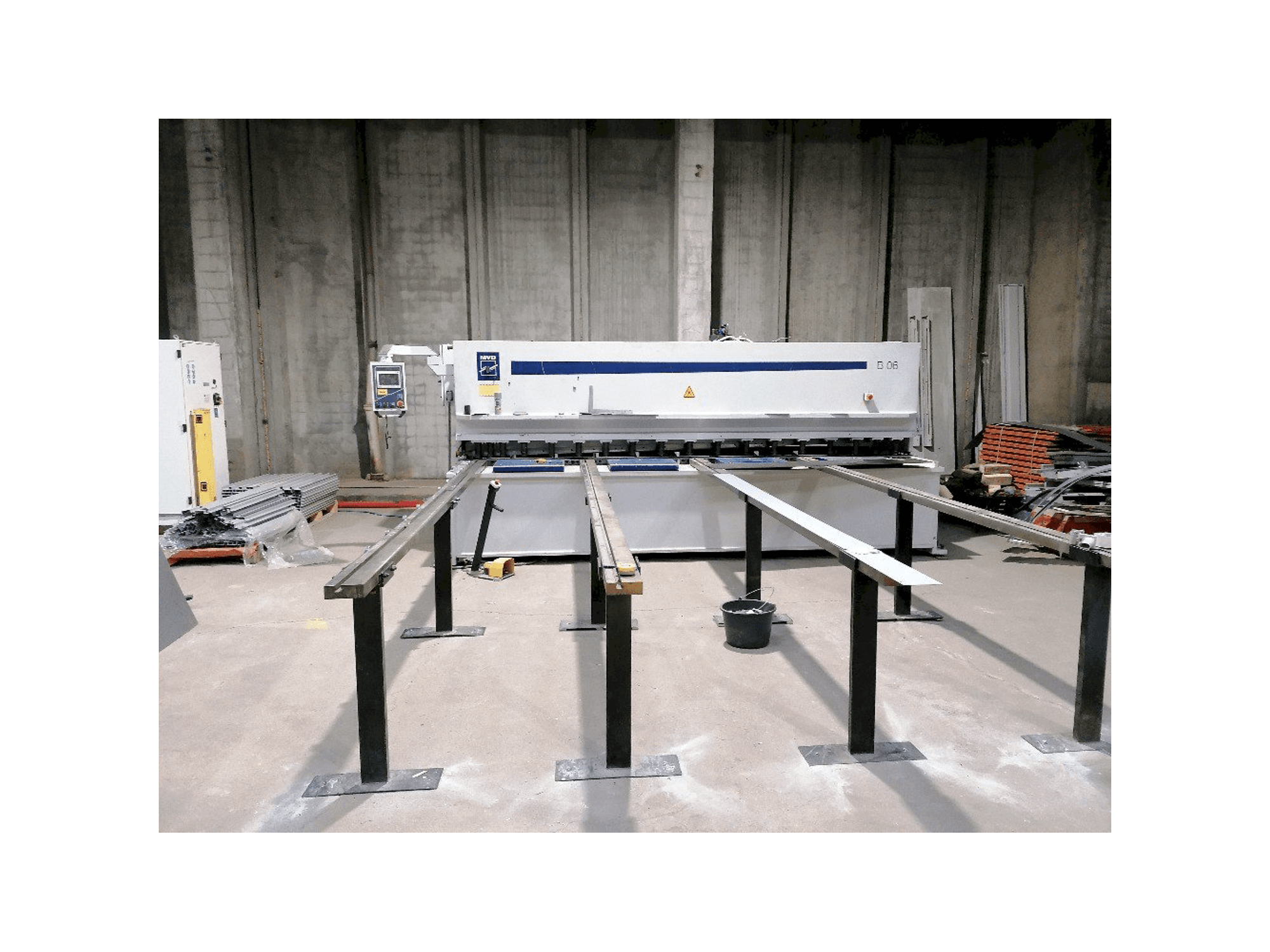 Widok z przodu maszyny MVD B06-4000